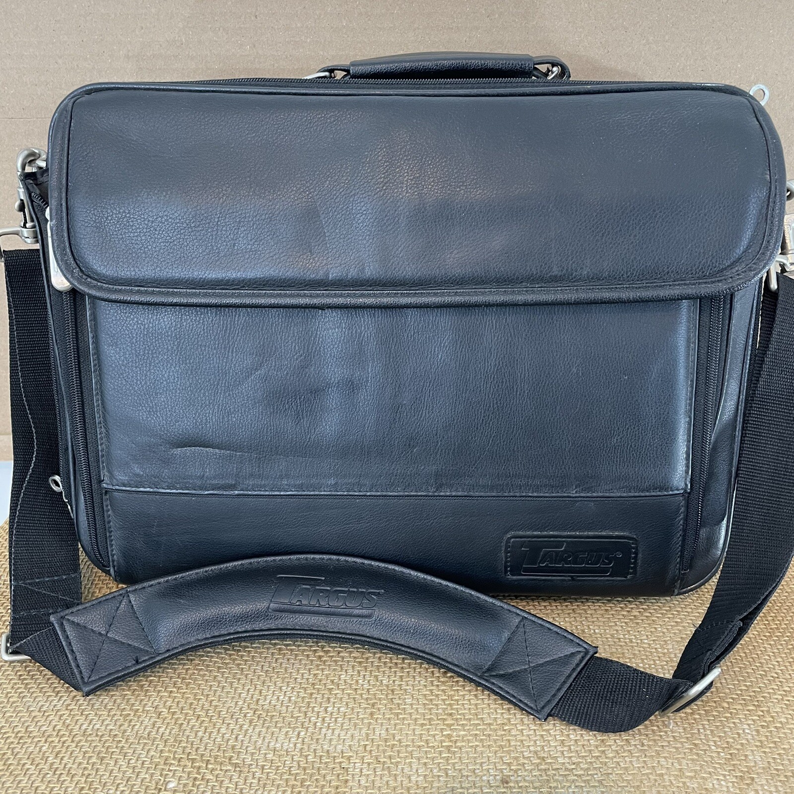 Targus Black Faux Leather Shoulder Strap Brief Case Commuter Travel Luggage