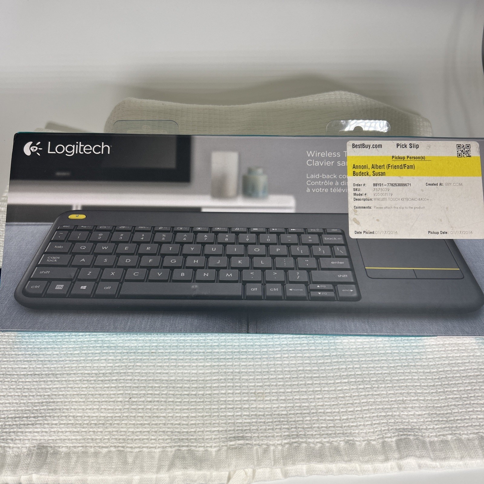 K400 Plus Wireless QWERTY Keyboard with Touchpad for Effortless Media Control