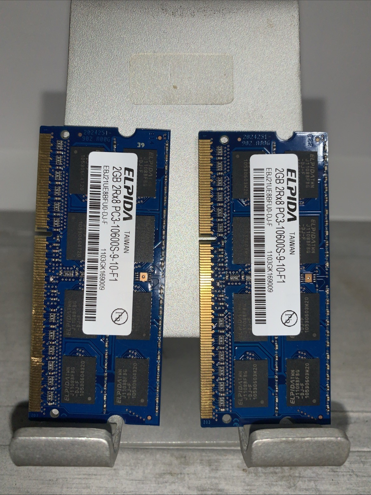 Elpida 2GB (2x2GB) DDR3-1600 PC3-12800S SODIMM APPLE MACBOOK PRO RAM