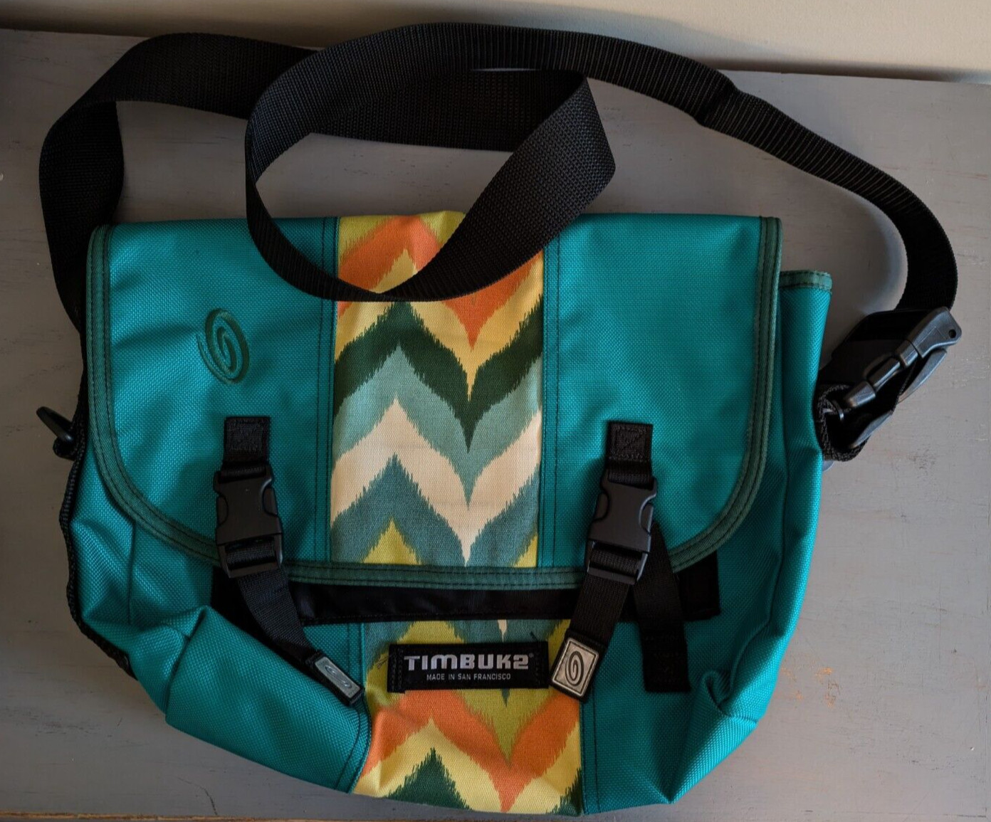 Timbuk2 D-Lux Laptop Messenger Bag Teal Turquoise Chevron Orange Yellow Medium