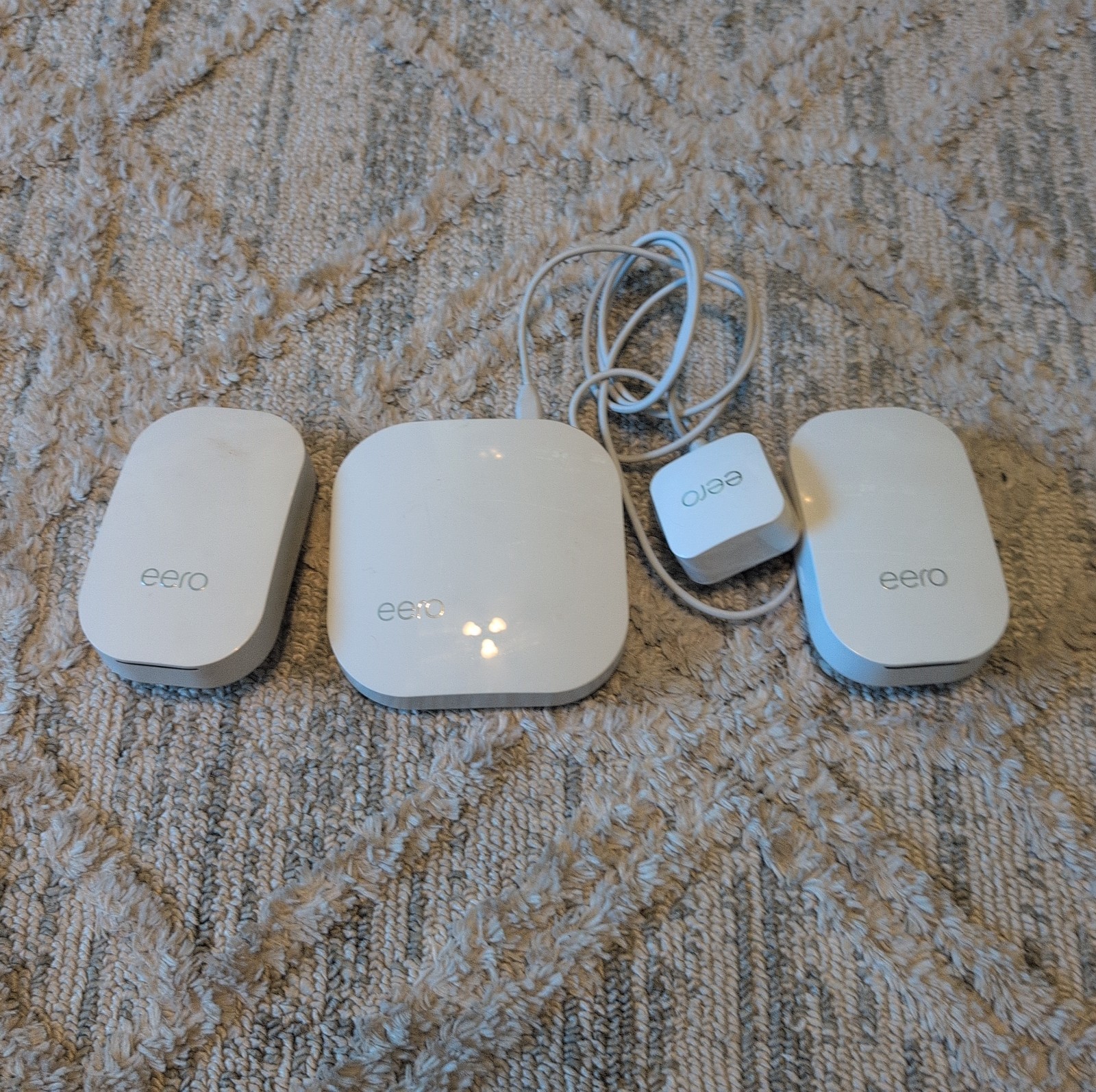 eero Pro B010001 and 2x Beacon D010001 2nd Generation Mesh Router - White