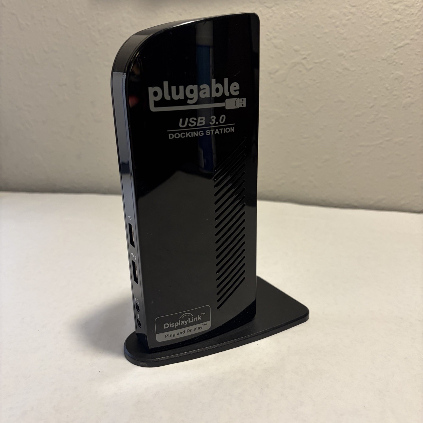 Plugable UD-3900 USB 3.0 Docking Station DVI HDMI RJ-45 Ethernet Black