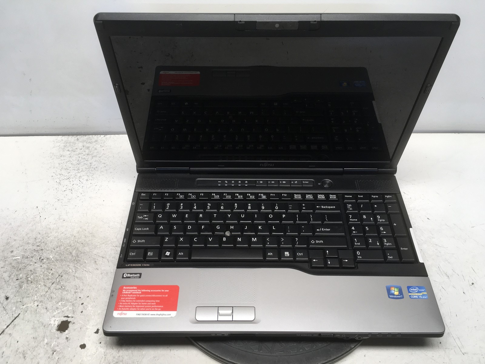 Fujitsu LifeBook E752 Intel i5-3320M 2.6GHz 4 GB NO HDD No Batt