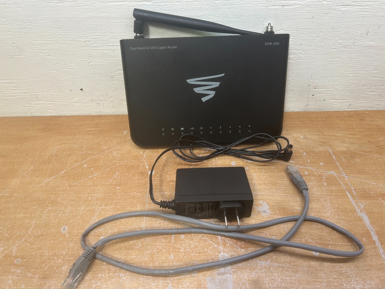 Luxul XWR-1200 AC1200 Dual-Band Gigabit Wireless Router