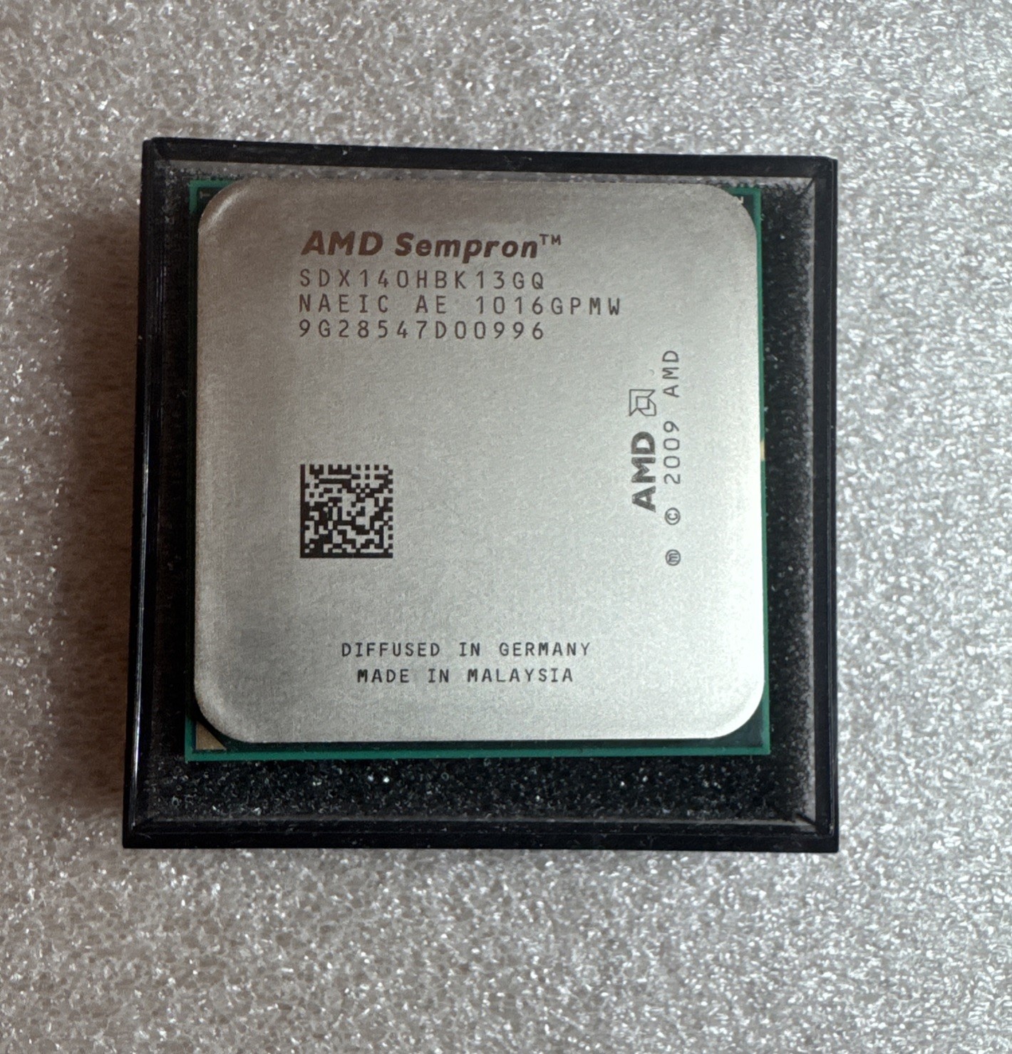 AMD Sempron 140 2.7GHz Dual-Core (SDX140HBK13GQ) Processor
