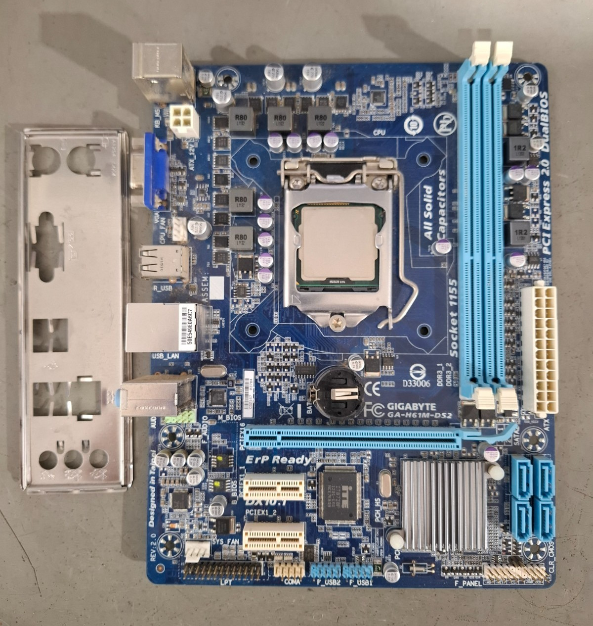 Gigabyte GA-H61M-DS2 LGA 1155 Micro ATX DDR3 Motherboard W/IO + CPU G620
