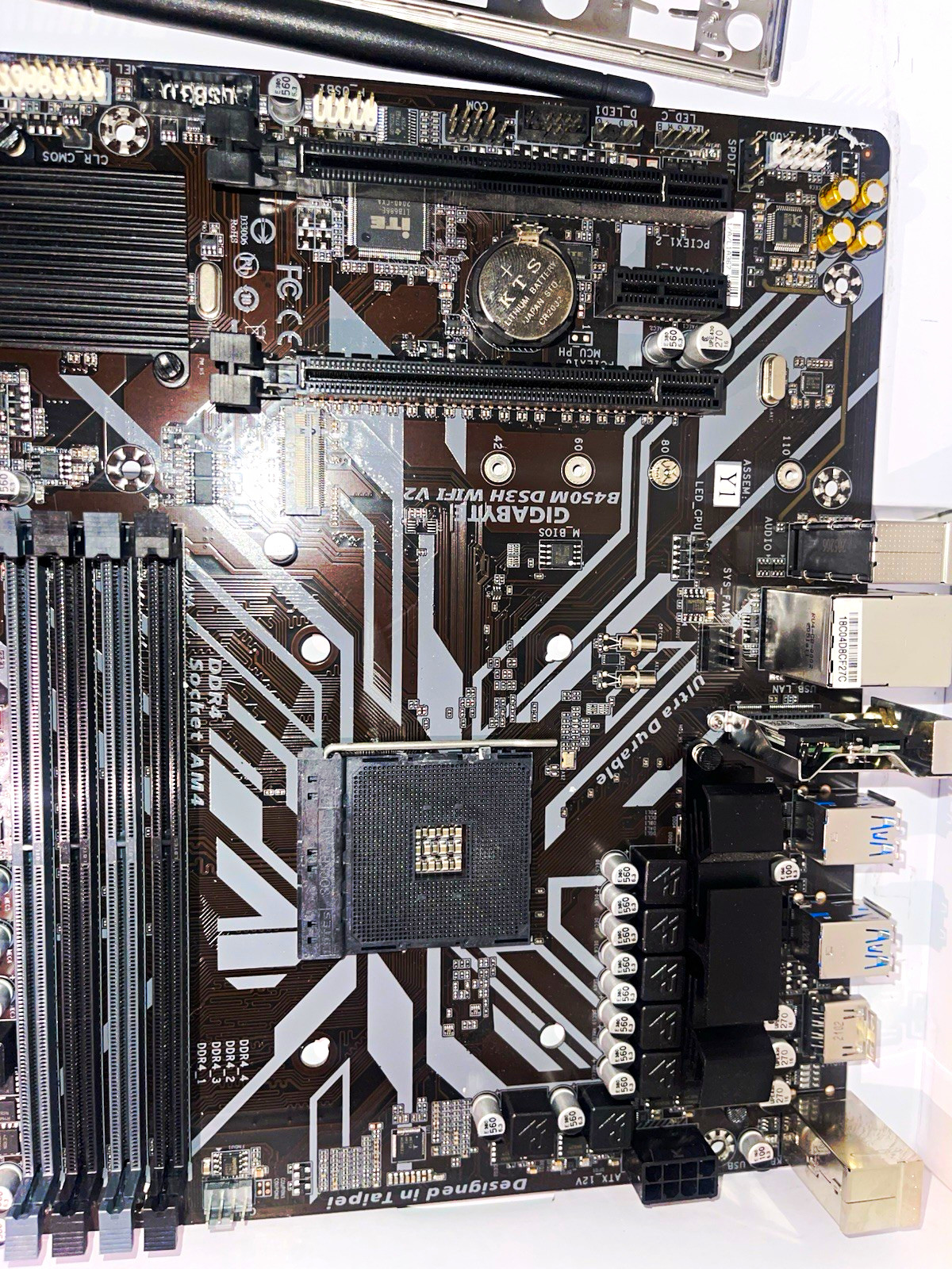 GIGABYTE B450M DS3H WIFI V2 MicroATX AMD AM4 DDR4 4-DIMM Gaming