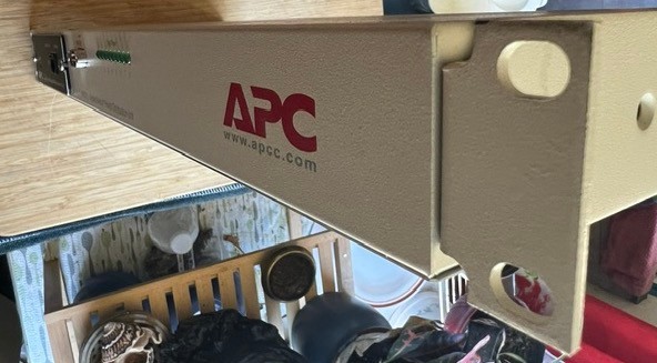 APC AP9211 MasterSwitch PDU 8-Outlet. SNMP Card 9606. Powers Up. Untested.