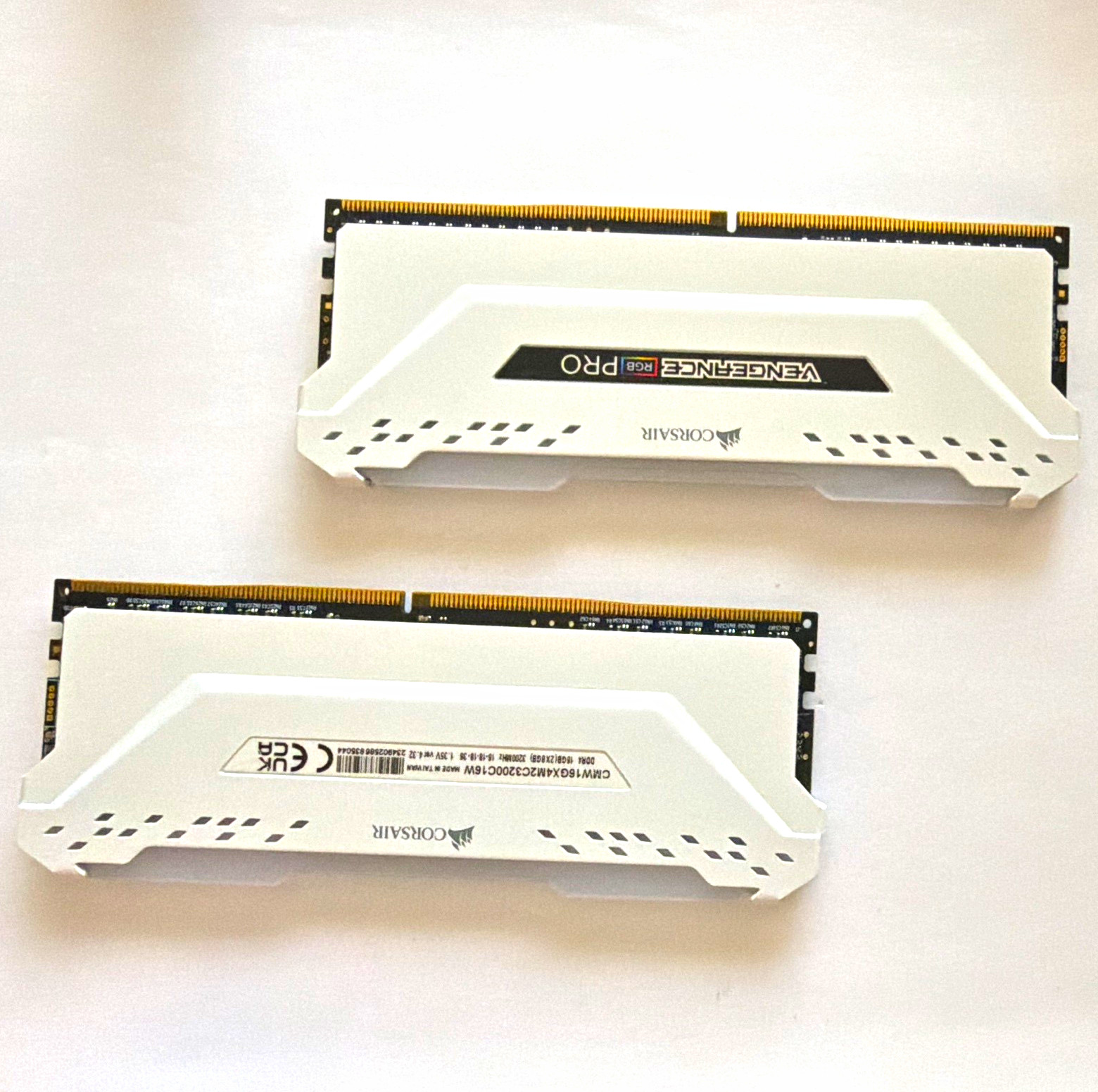 Corsair Vengeance RGB Pro 16GB (2x8GB) DDR4-3200 288P DIMM C16 White