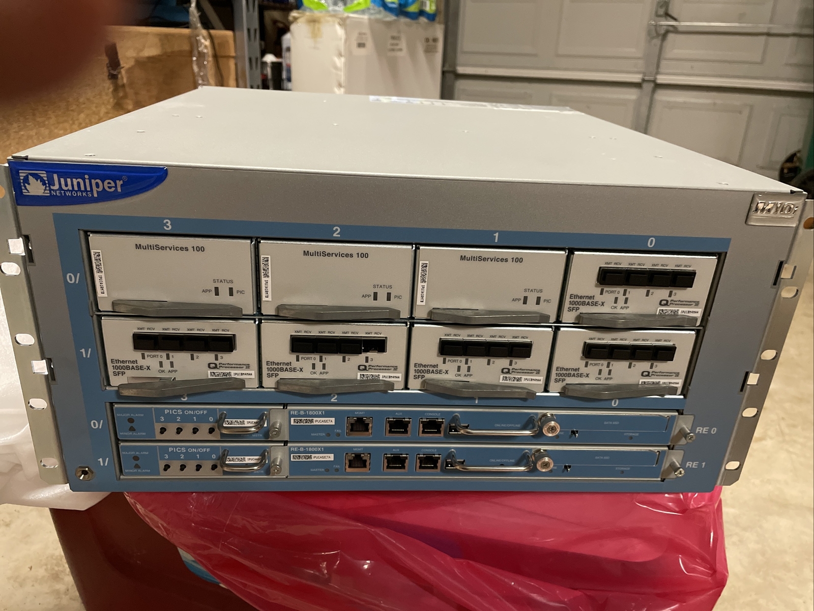 JUNIPER M10i-AC-4GE-MS100, 5 x PE-4GE-TYPE1-SFP-IQ2E & 2x RE-B-1800X1-4G-S-A  ++