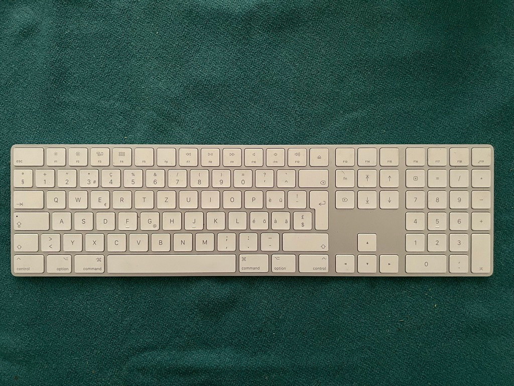Apple Magic Keyboard A1843 with Numeric Keypad QWERTY Bluetooth Genuine
