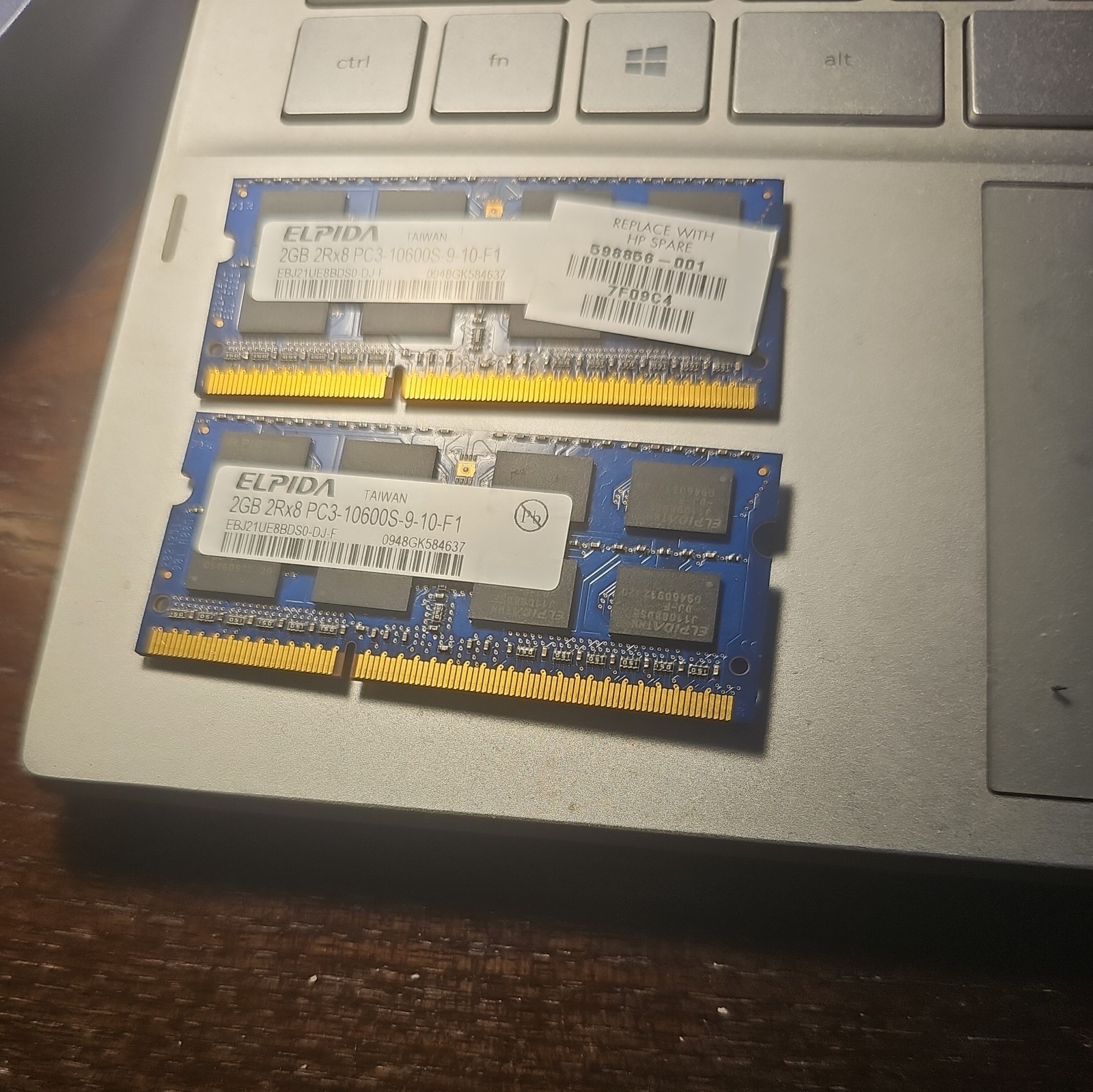 Elpida EBJ21UE8BFU0-DJ-F 2GB DDR3 1333MHz RAM 204 Pin 1.5v SODIMM Laptop Memory