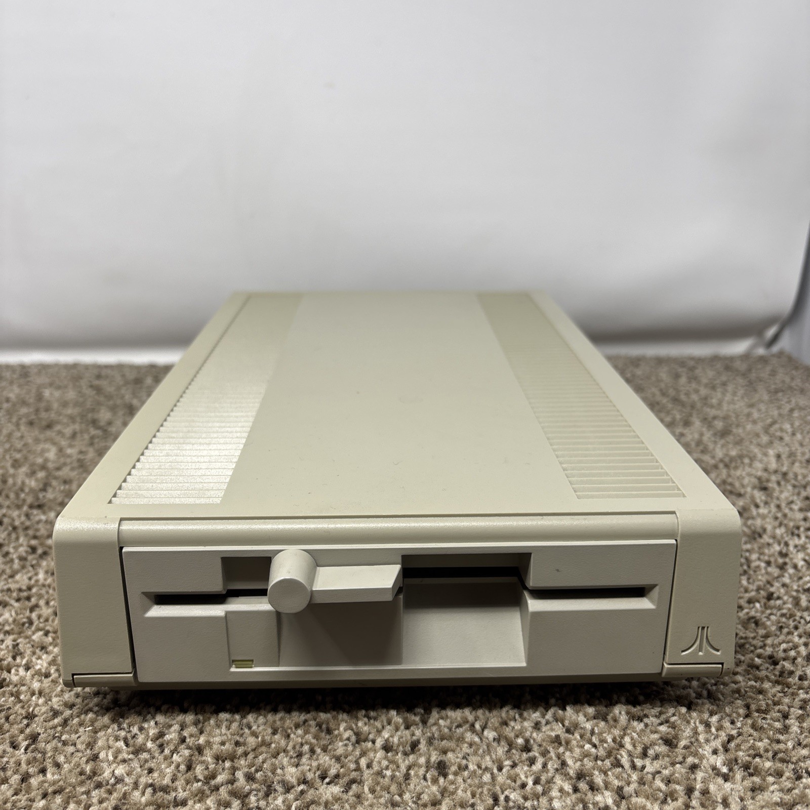 Atari XF551 External 5.25" Floppy Drive for Atari Drive FOR PARTS OR REPAIR READ