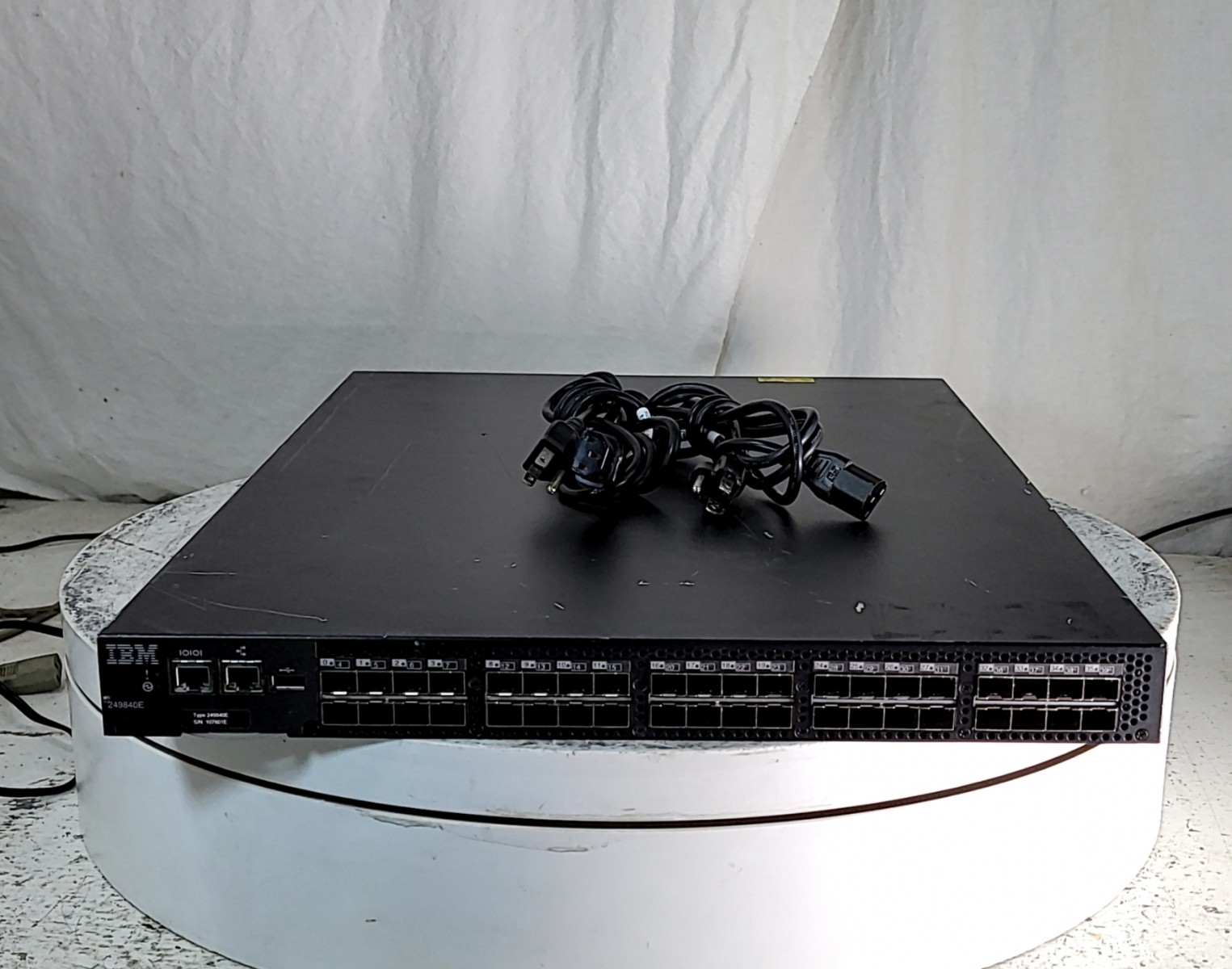 IBM 249840E 2498-B40/40E 40-Port Fibre Channel Switch 2*PSU