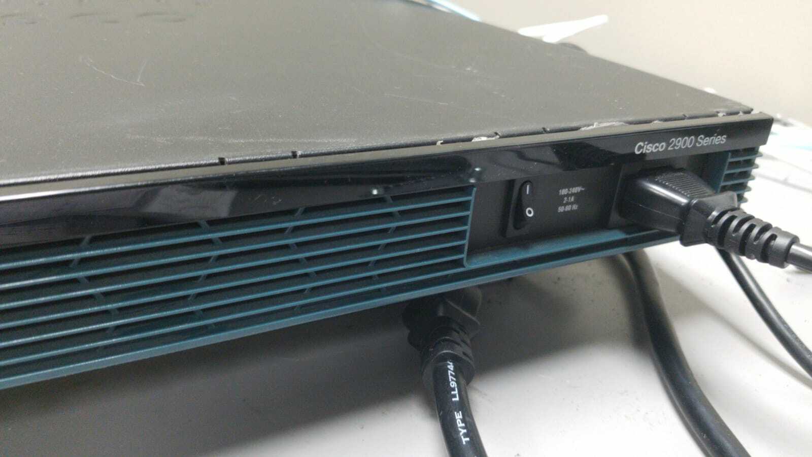 CISCO 2901-VSEC/K9 Services Router  ios 15.7, 2901 Voice & Security License