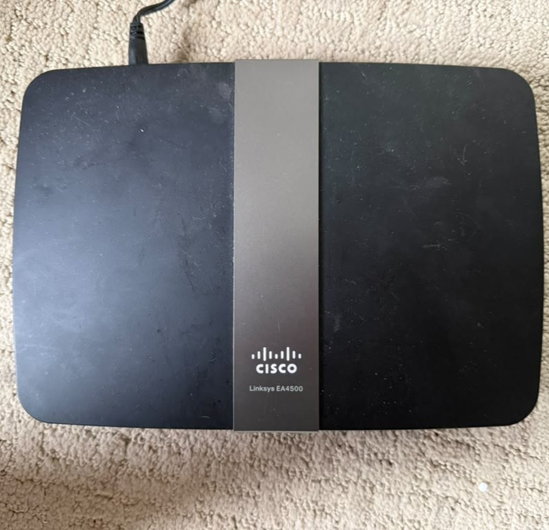 Cisco Linksys EA4500 N900 Dual Band Wi-Fi Wireless Router