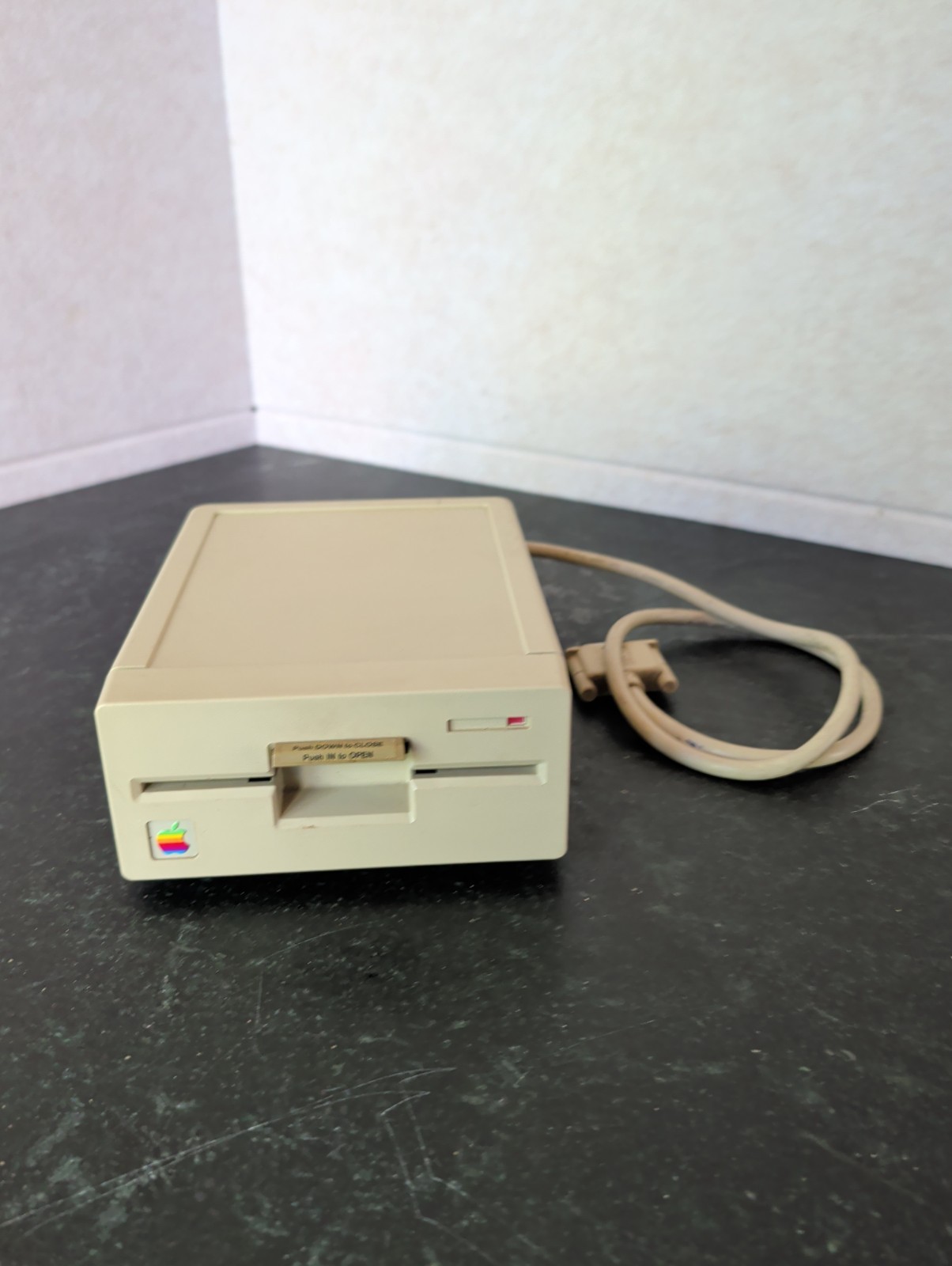 Apple UniDisk 5.25 Floppy Disk Drive A9M0104 Apple II IIe IIc IIGS...