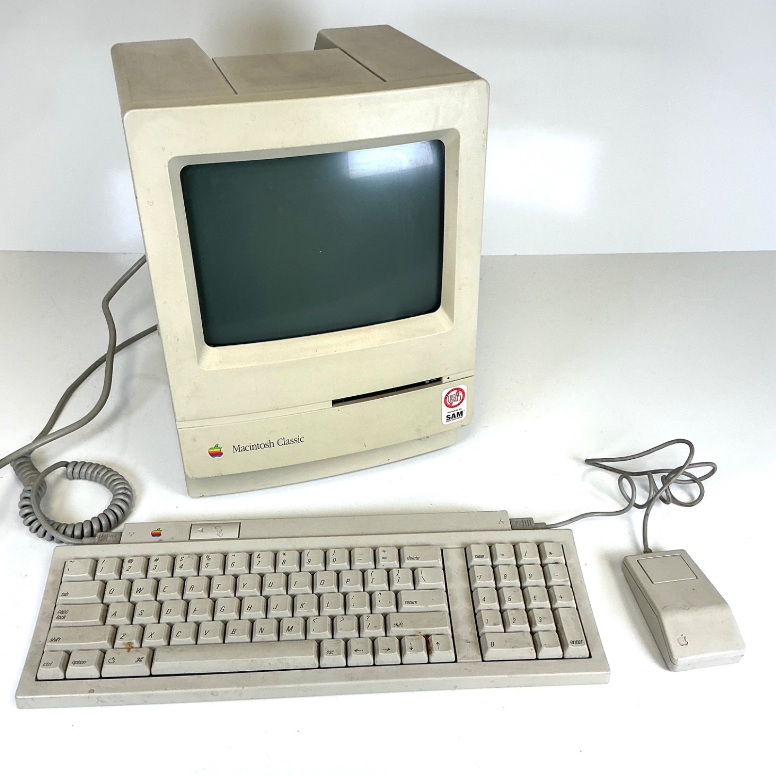 Apple Macintosh Classic Model M0420 Vintage 1990 Computer/Keyboard/Mouse TESTED