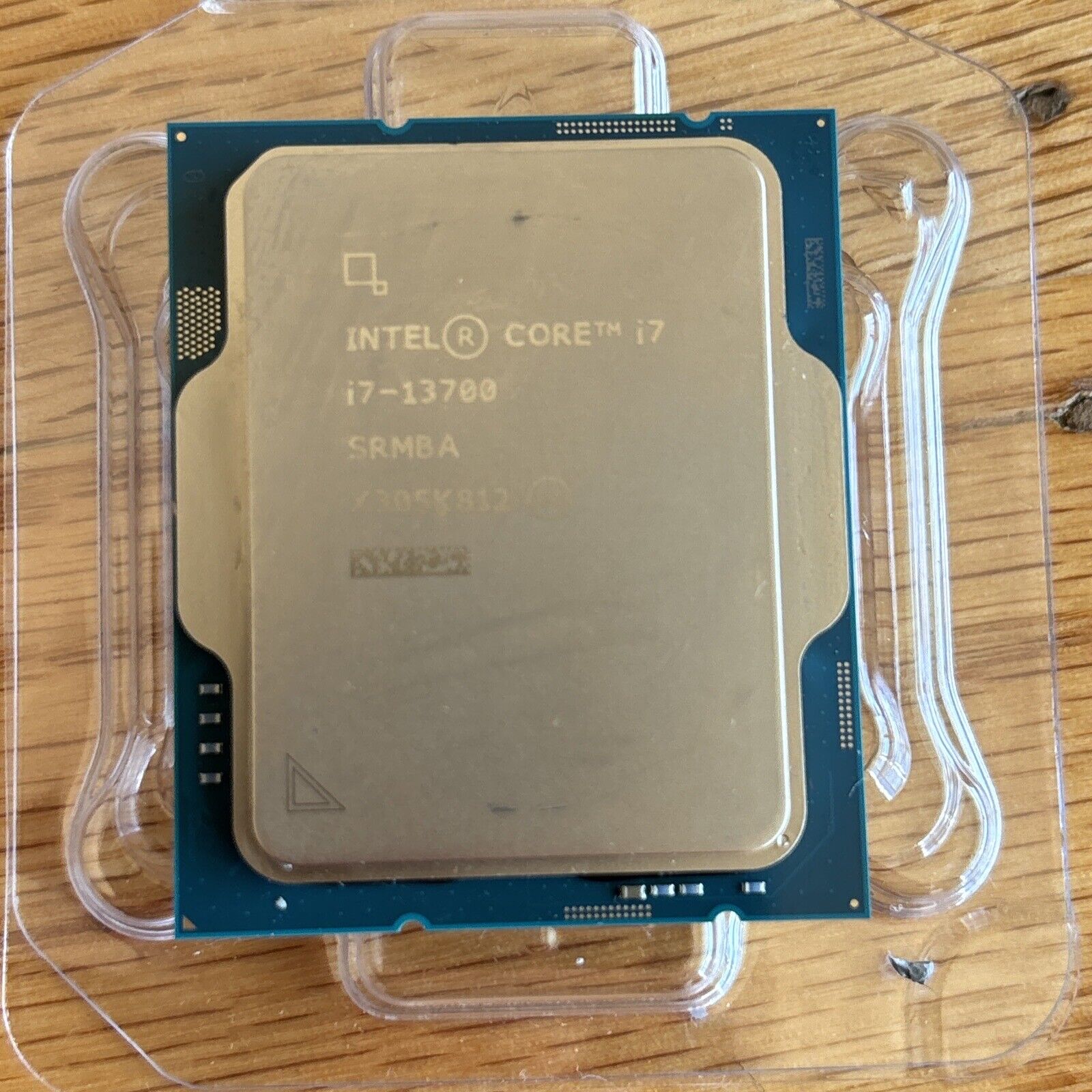 Intel Core i7-13700 Processor (2.10GHz, 16 Cores, LGA 1700)