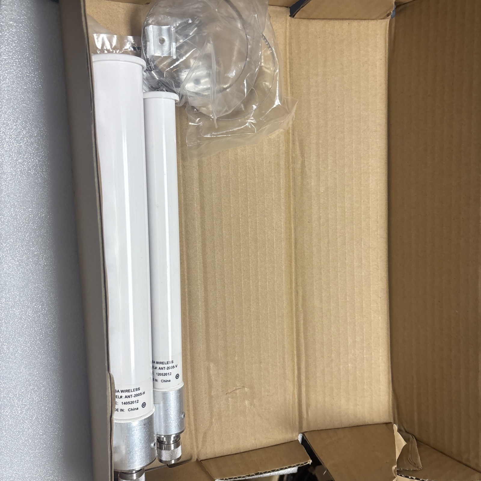 ANT-2x2-2005 Aruba 2.4GHz 5dBi Horizontal Vertical Omni Antenna Kit