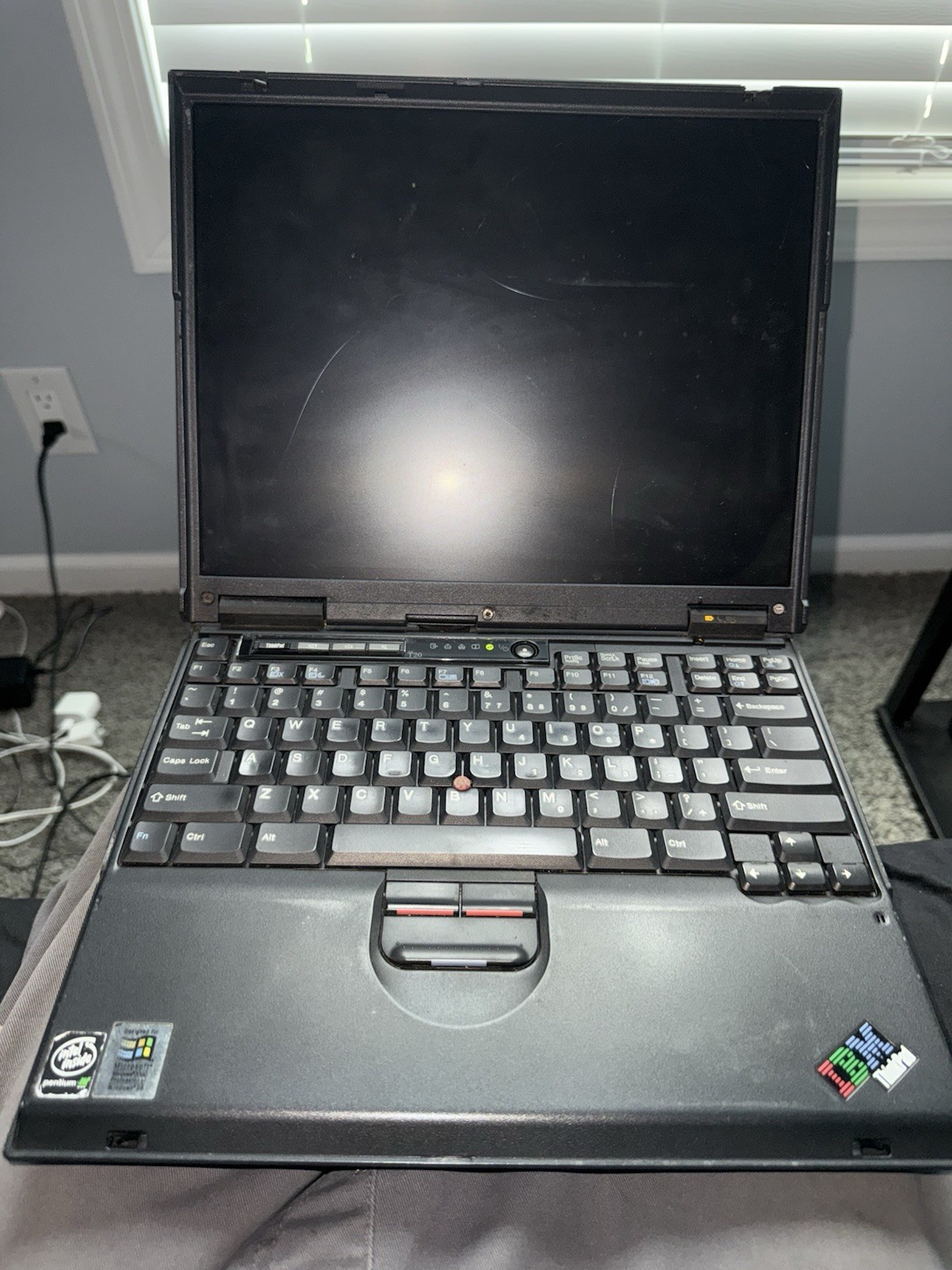 IBM ThinkPad T23 2647 14" Laptop Intel Pentium III - WON'T POWER ON