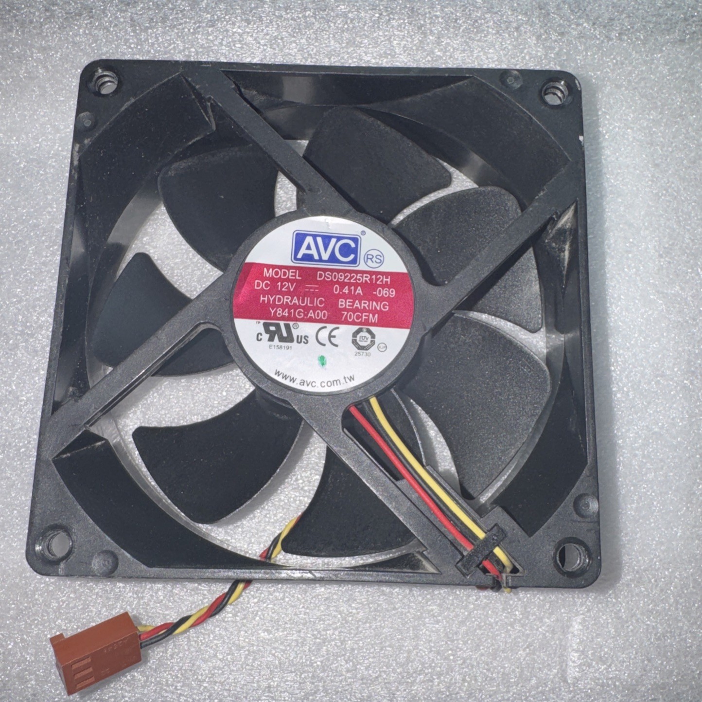 AVC DS09225R12H-014 92mm 12V 3-Pin Hydraulic Case Fan 1600RPM 40CFM