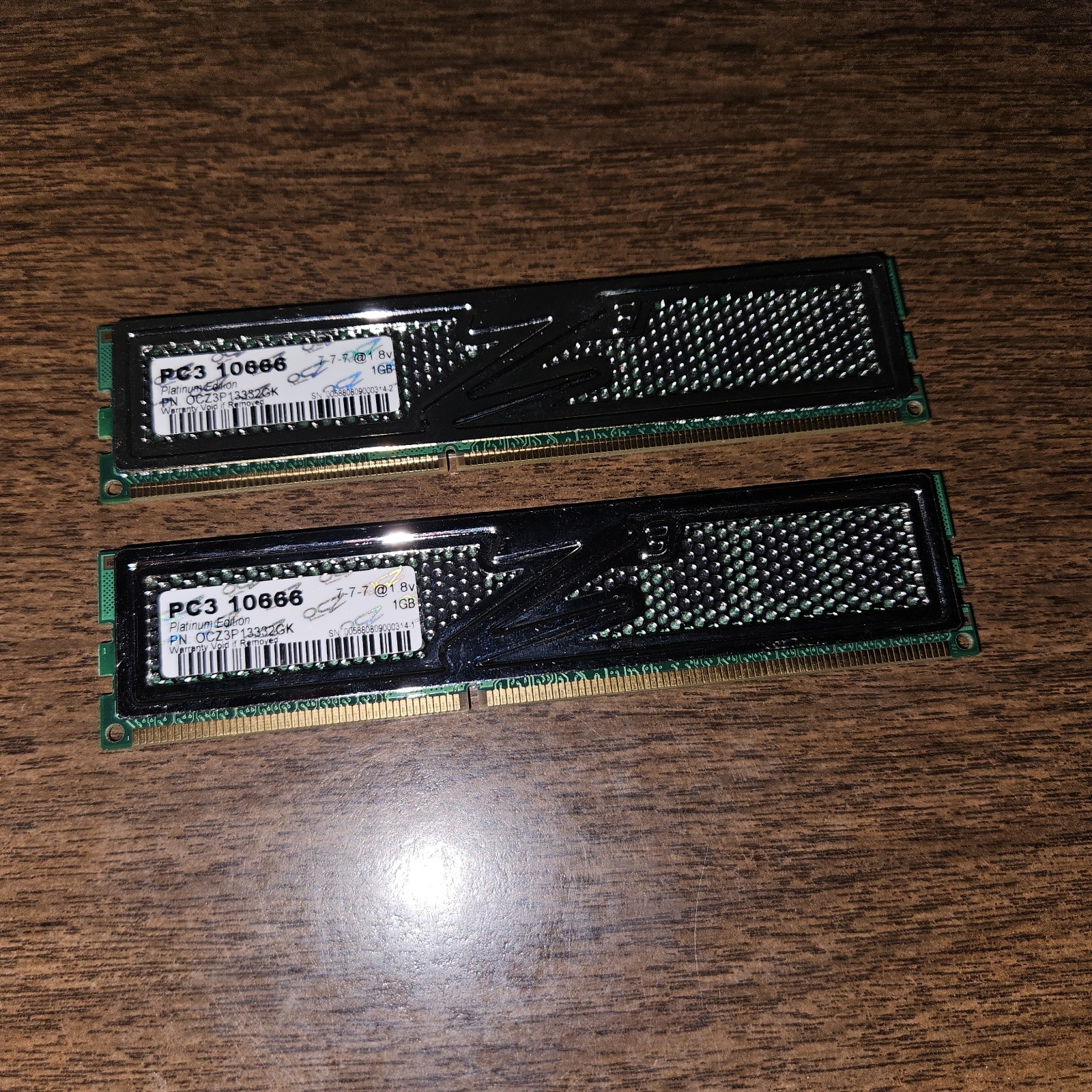 OCZ Platinum 2GB (2 x 1GB) DDR3 1333 (PC3 10666) Dual Channel Kit Desktop Memory