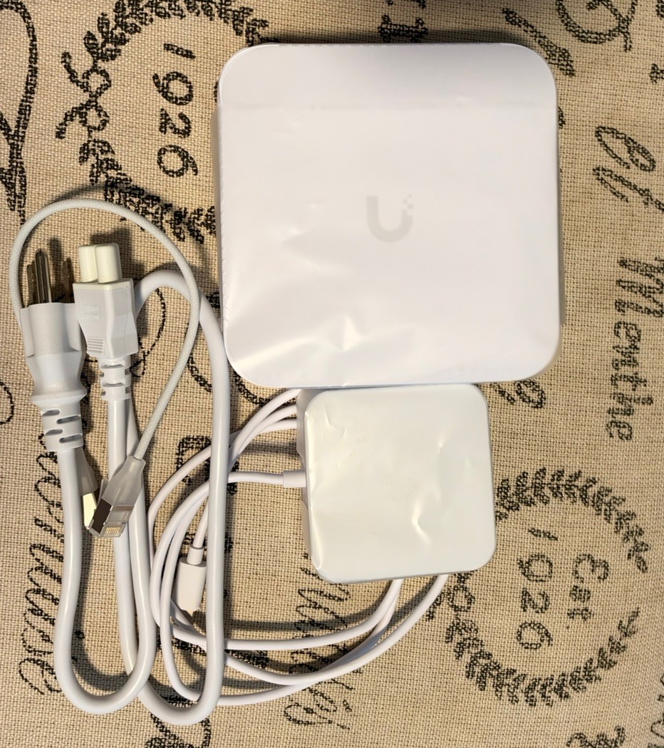 Ubiquiti UX7 UniFi Express 7, Compact WiFi 7 Cloud Gateway - UX7-US