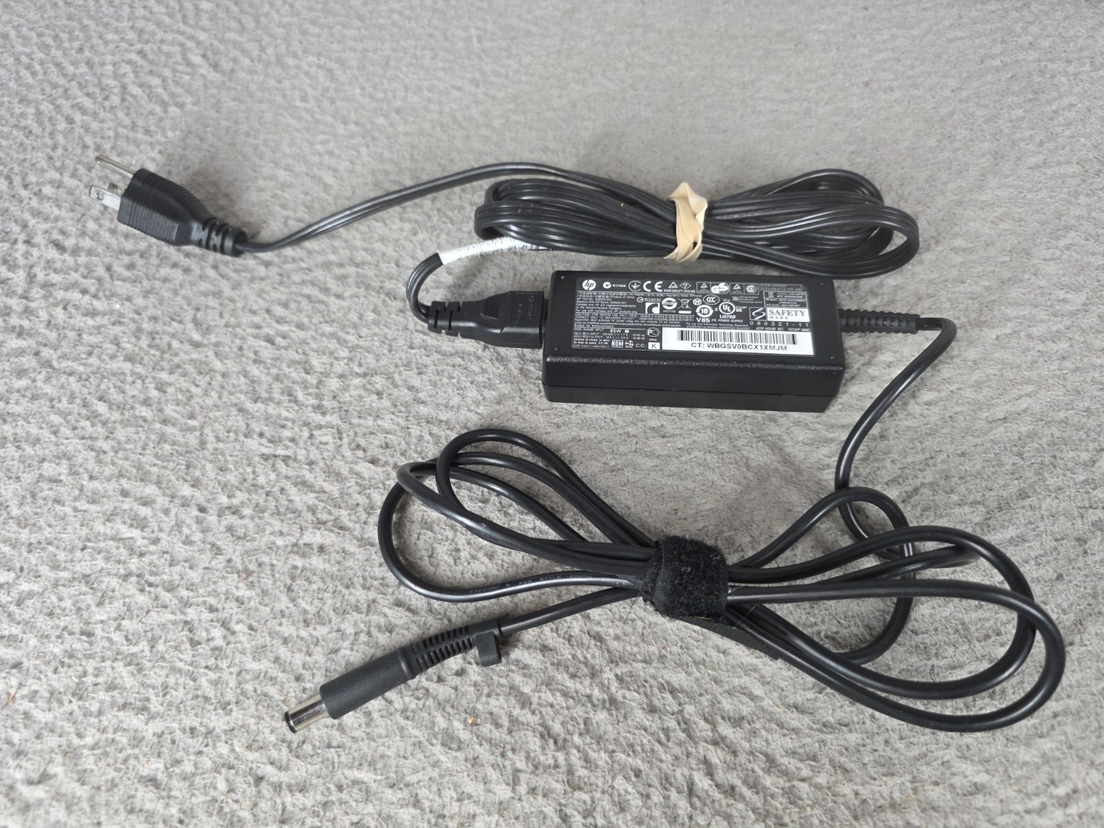Genuine 65W HP Power Adapter Part Number 608425-003 18.5v