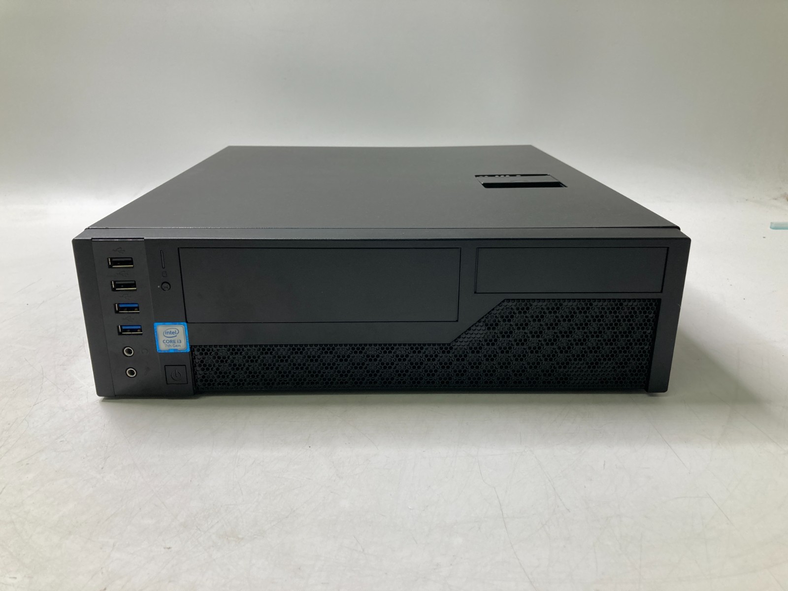In Win CE685 11.9L Small Form Factor w/ 300W PSU
