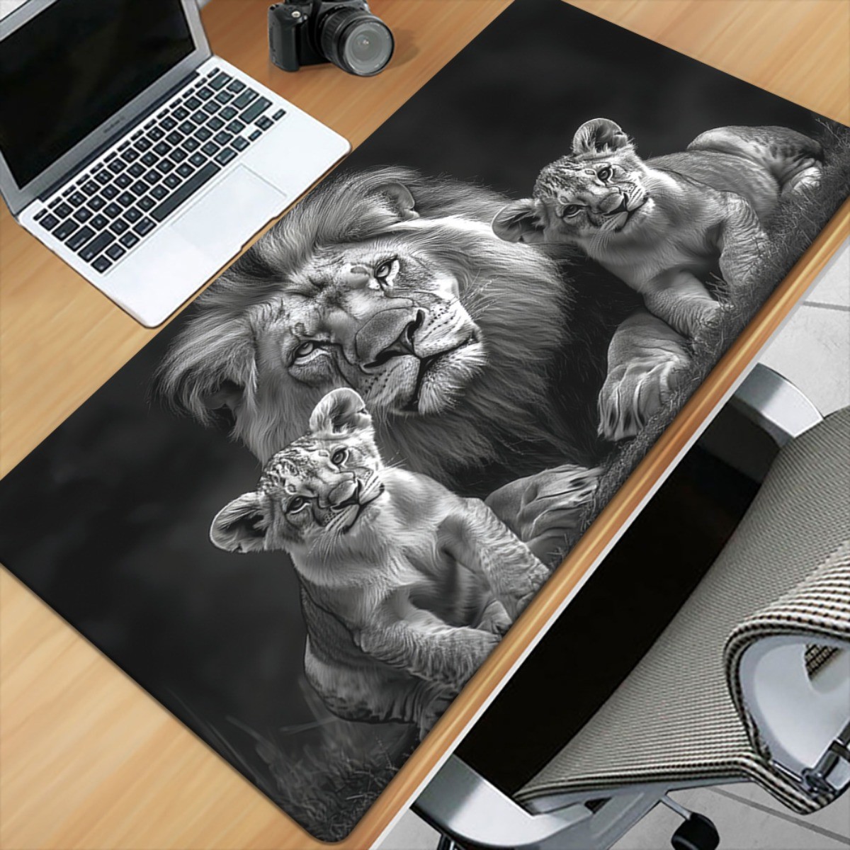 1pc Black And White Lion Family Mouse Pad - Rubber Office Desk Mat for Office,