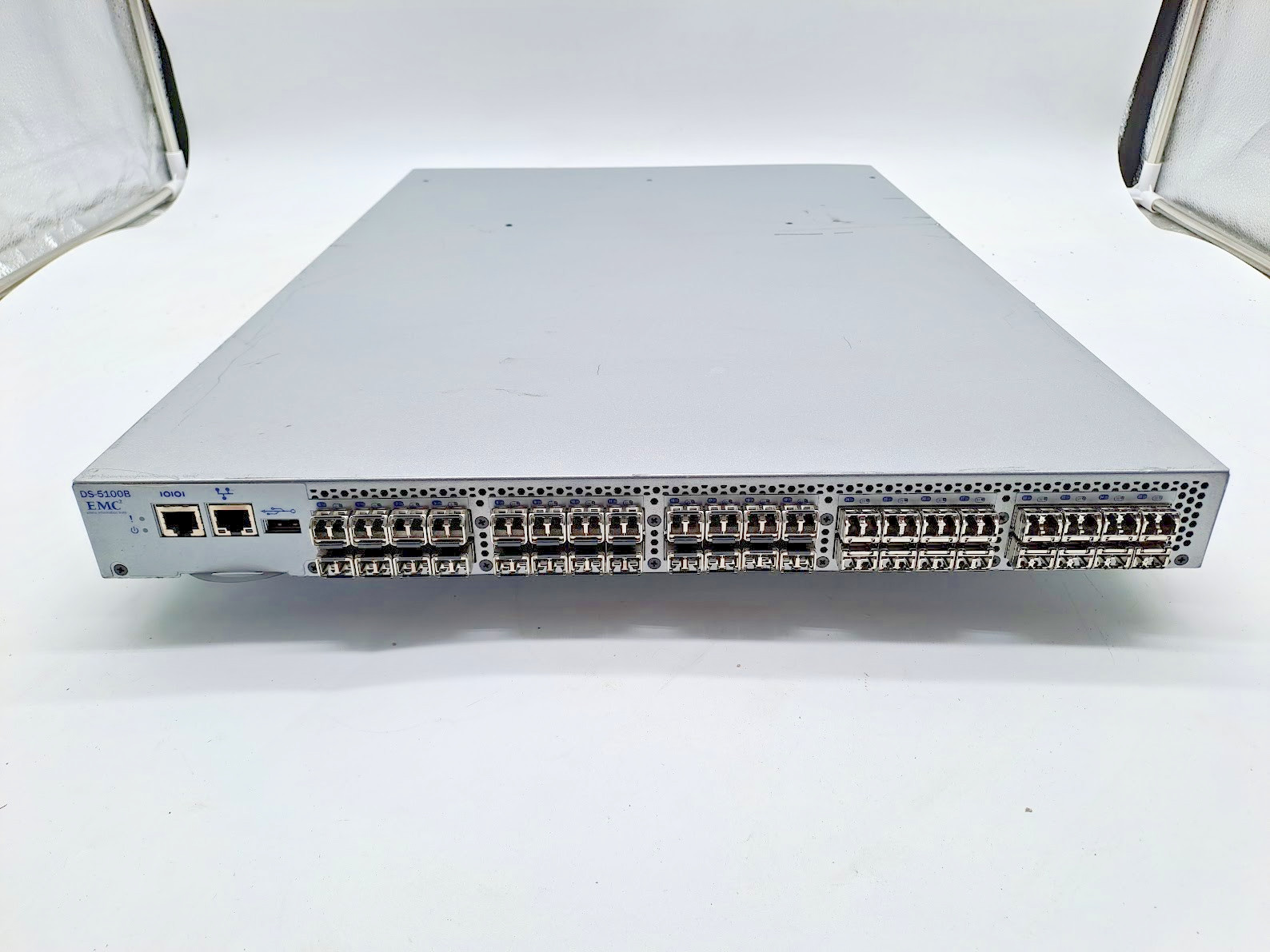 EMC Brocade DS-5100B 40-Port 8Gb W/2x power supply FC SAN Switch