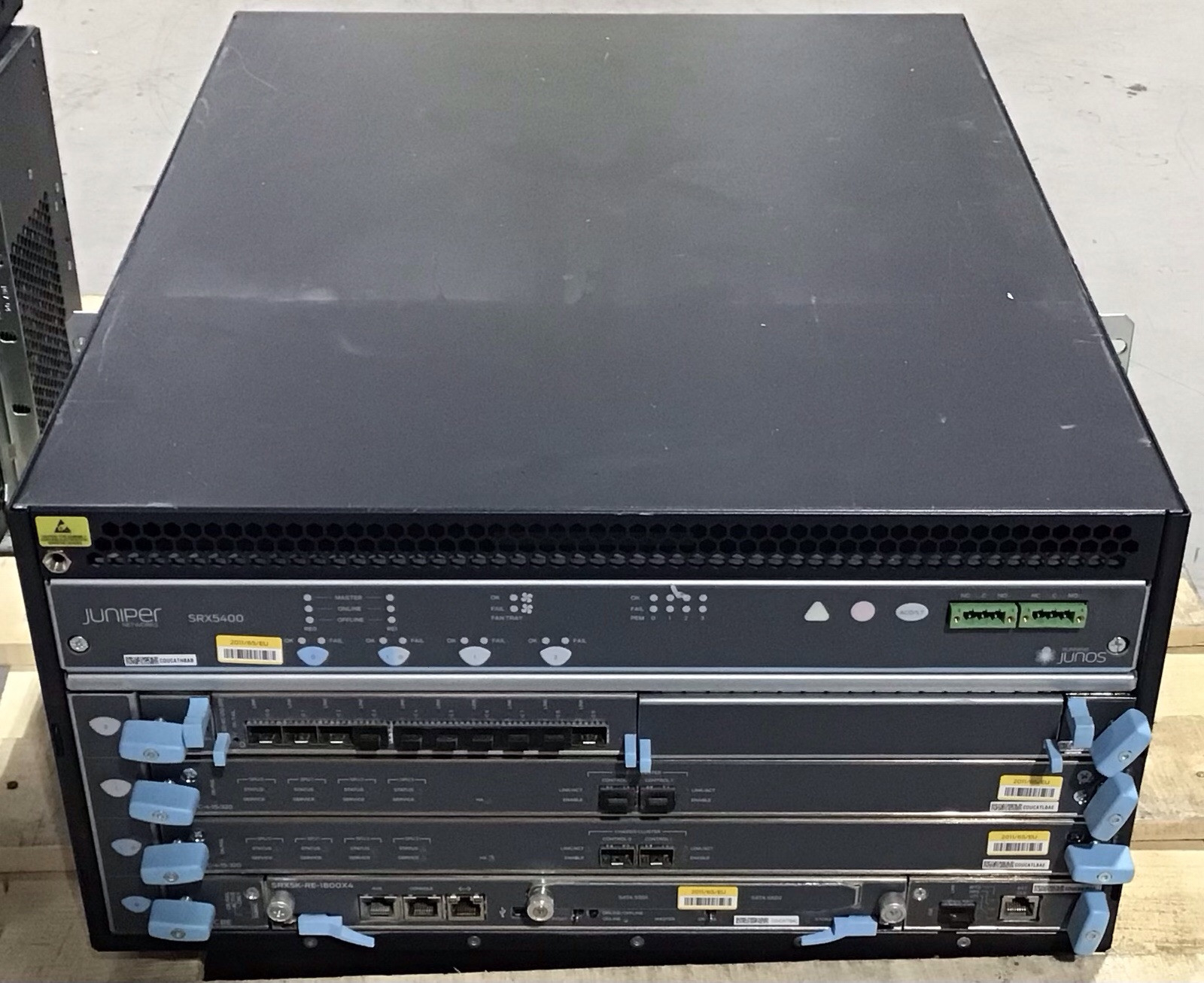 Juniper SRX5400 SRX5400-CHAS-B x1 SRX5K-MPC x2 SRX5K-SPC-4-15-320 x1 SRX5K-SCBE