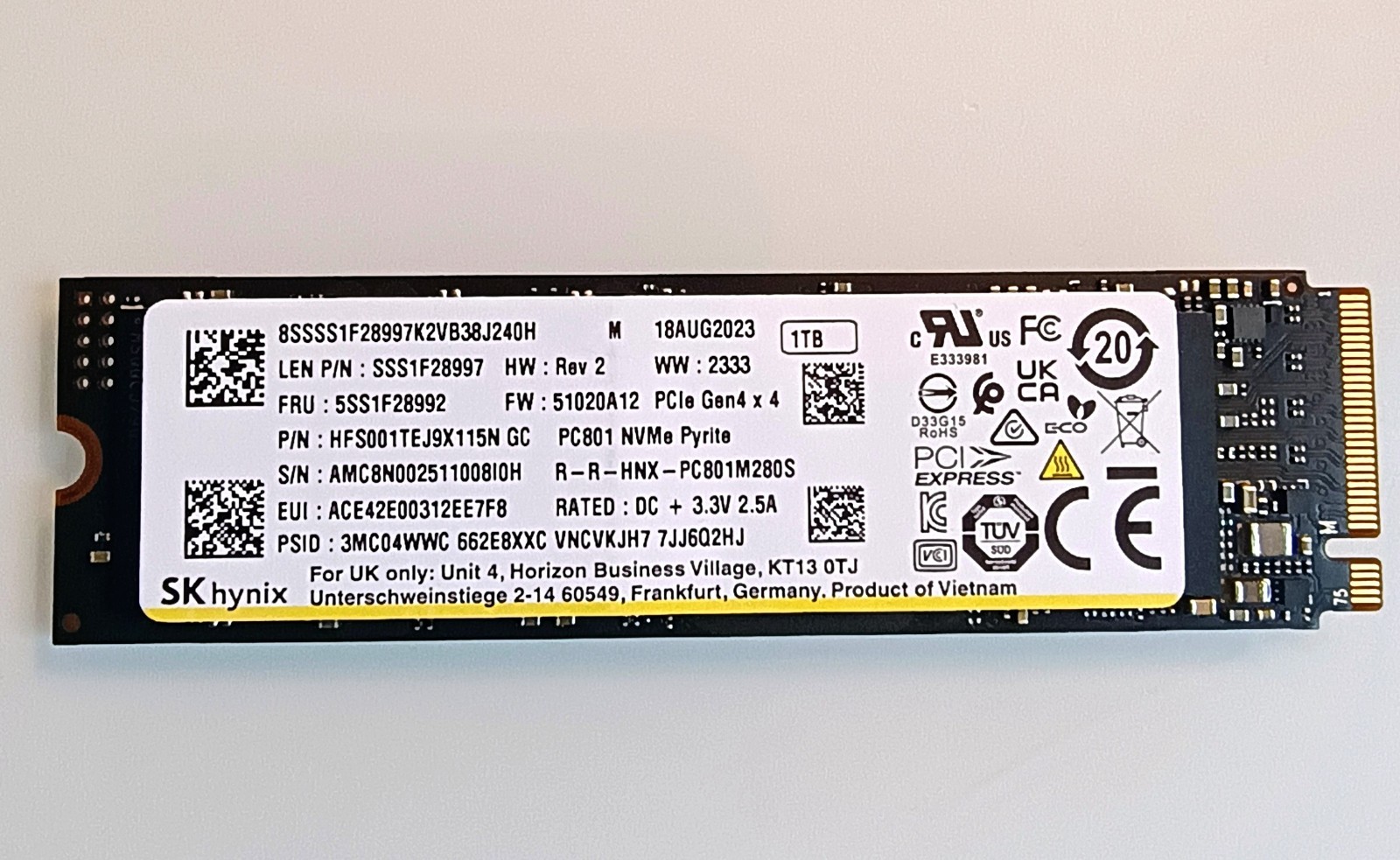 SK hynix 1 TB SSD drive HFS001TEJ9X115N Gen4x4 DC+3.3V 2.5A