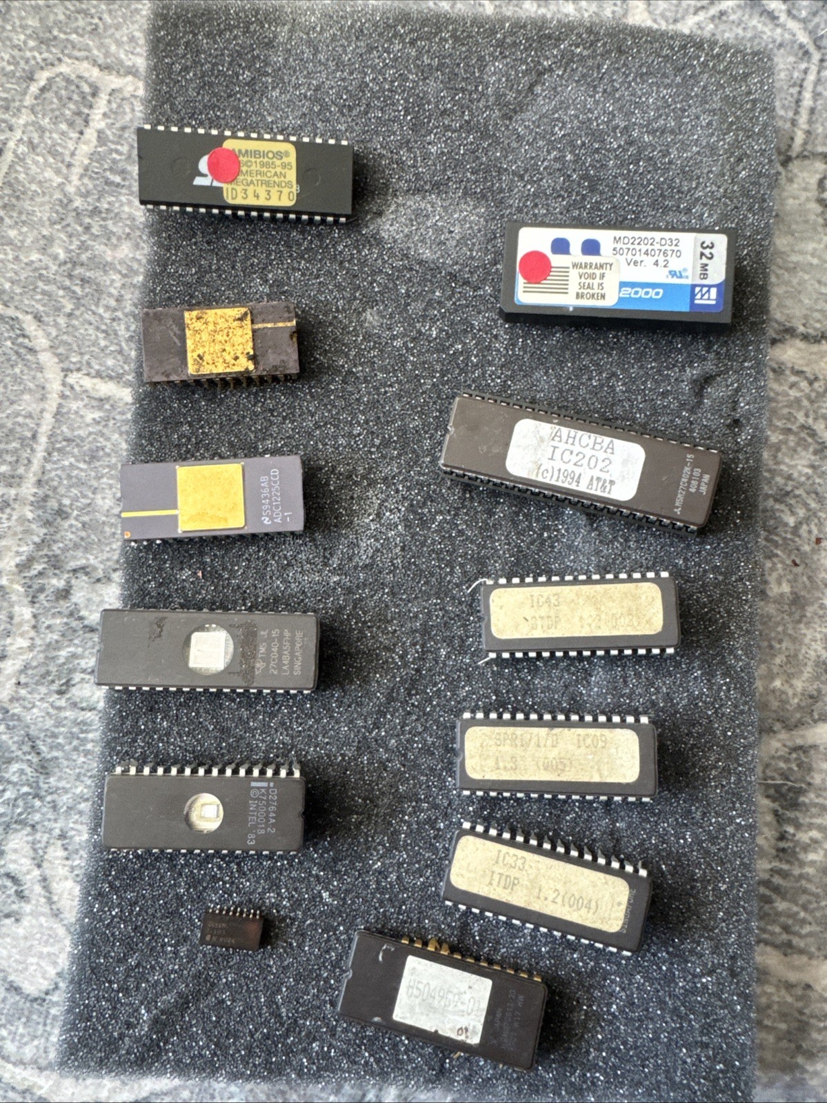 Vintage IC Chips EPROM ROM BIOS Mixed Lot AMI AT&T 32MB Electronics Untested