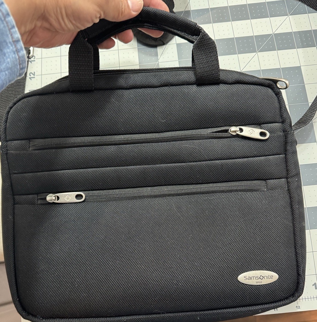 Samsonite 1910 Black Nylon Briefcase for 12" Laptop, Padded Partitions, Solid