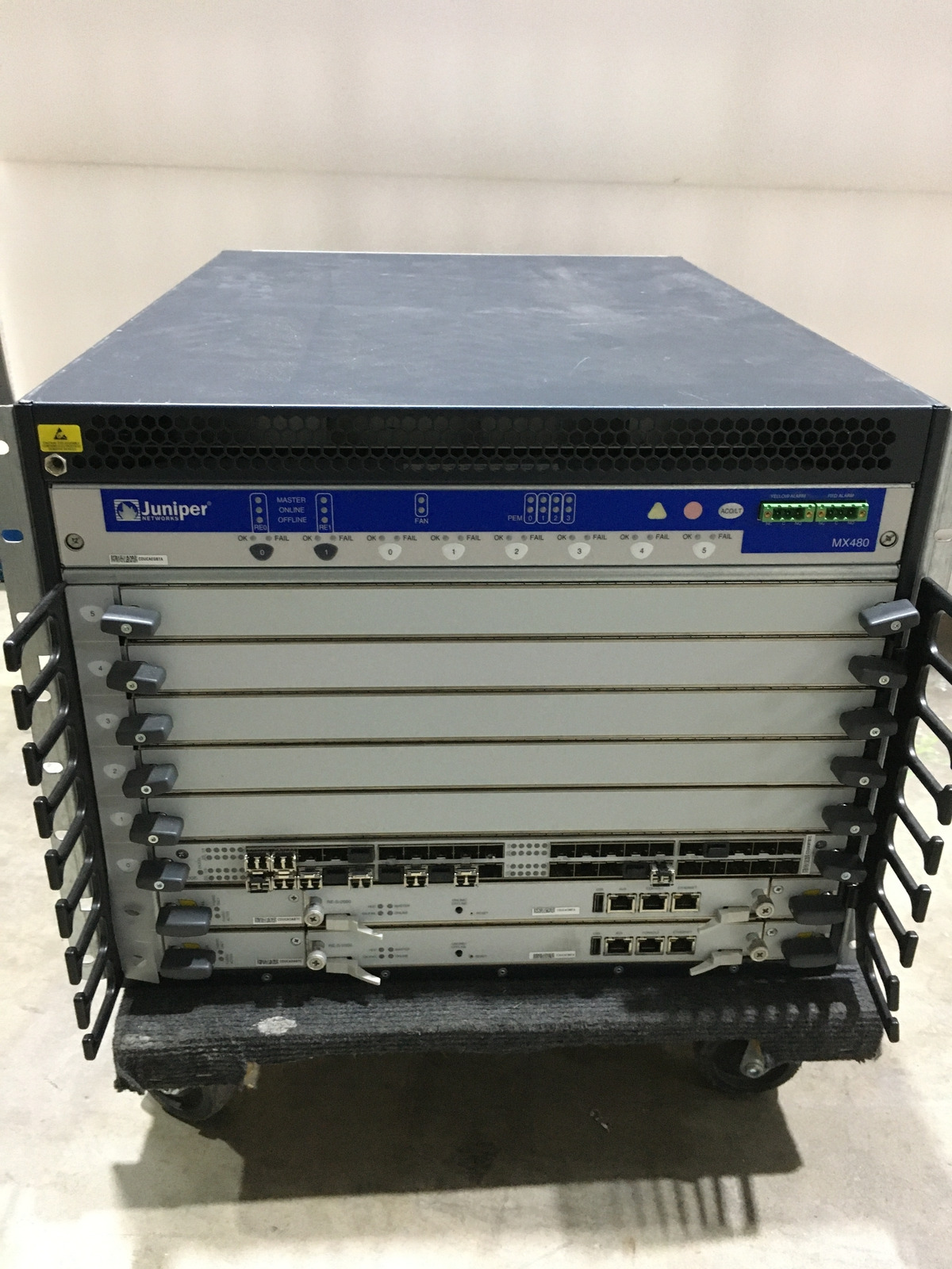JUNIPER MX480 ETHERNET SERVICES ROUTER with cards no psu