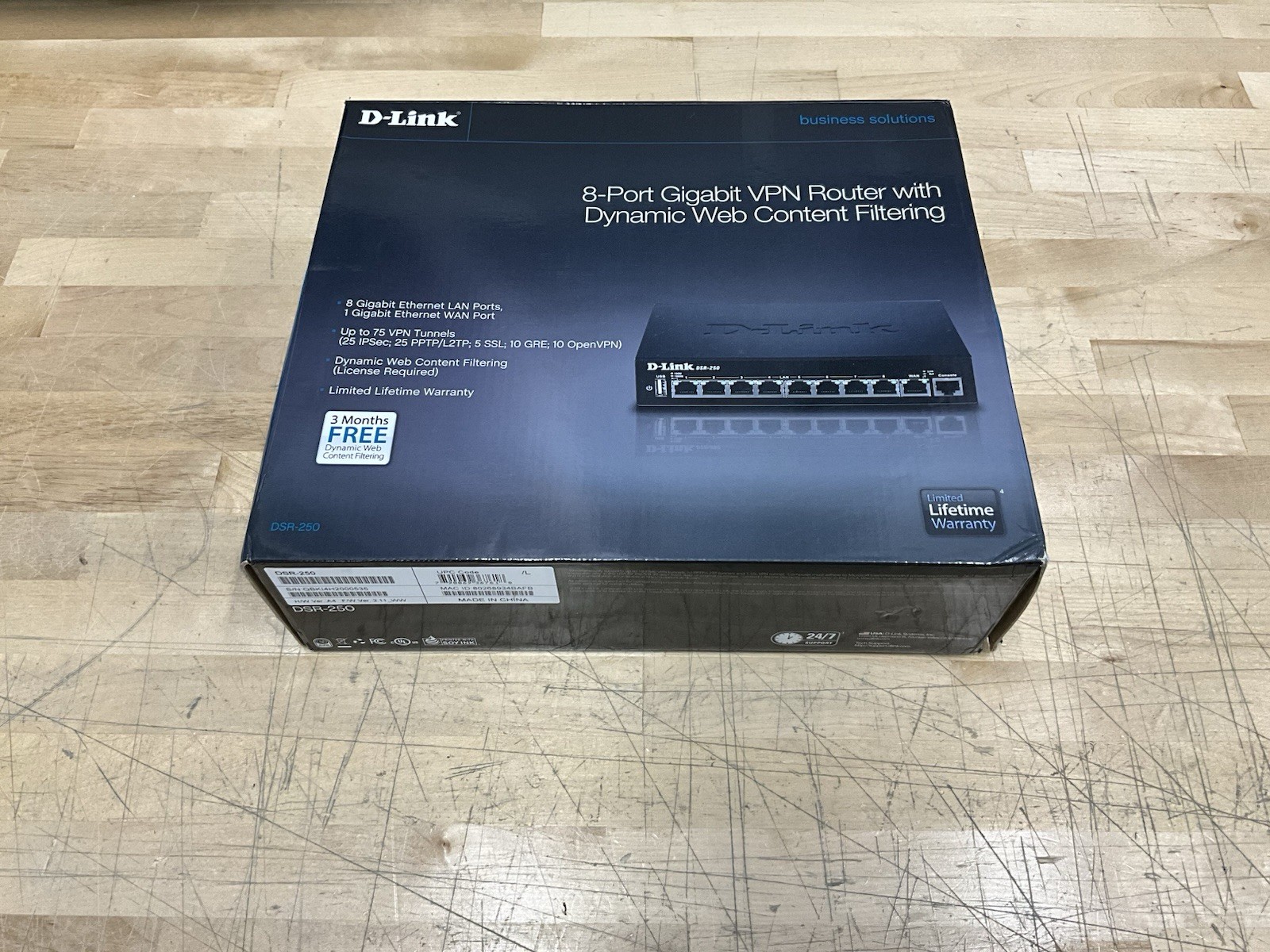 D-LINK DSR-250 8-Port Gigabit VPN Router with Dyanmic Web Content Filtering NEW