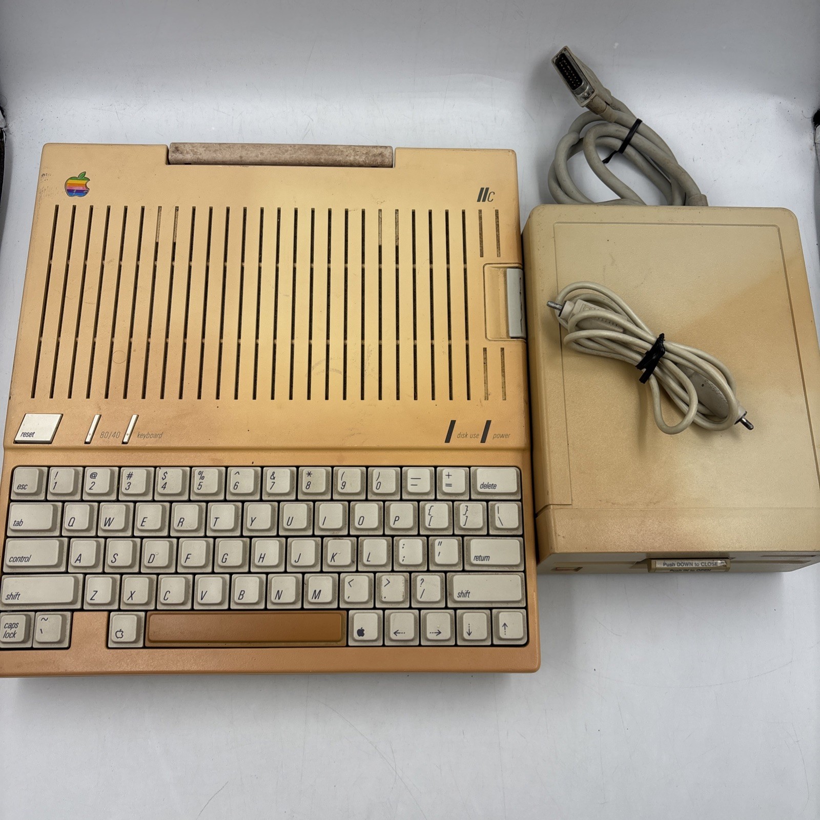 Apple IIC Untested As Is Model A2S4000 & 5.25 Drive A9m0107 Untested For Parts