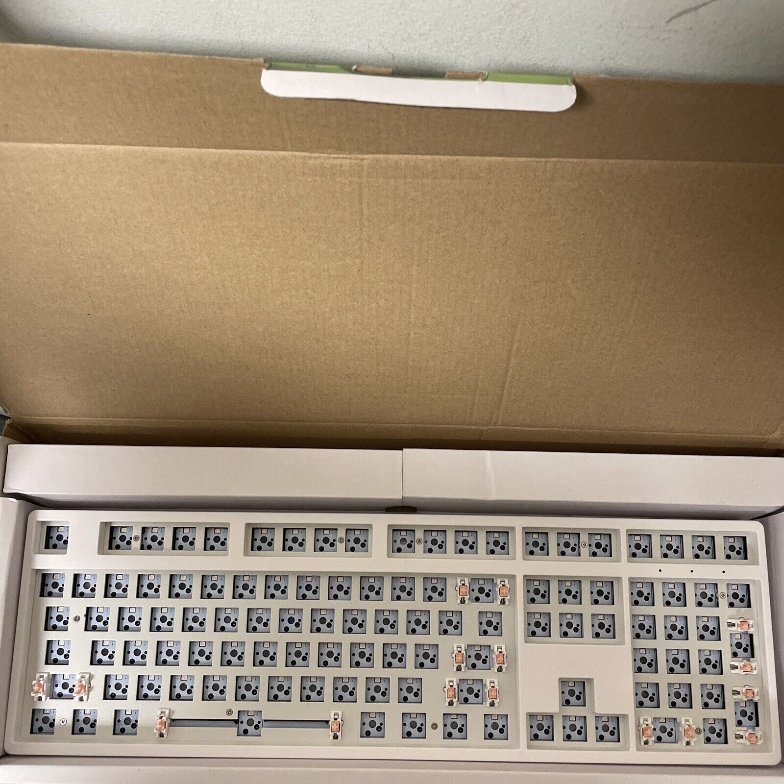 97 KEYS WHITE Customized Mechanical Keyboard Kit 98% Gasket Bluetooth 2.4G Wirel