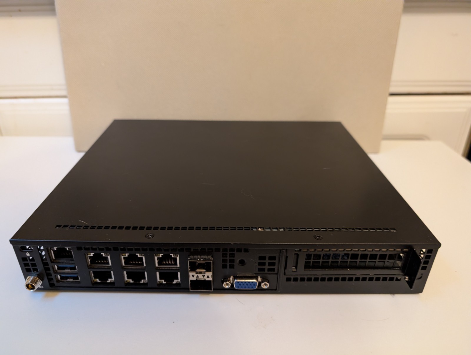 Supermicro SYS-E300-9D-8CN8TP Xeon D-2146NT 32GB RAM 1 TB SSD