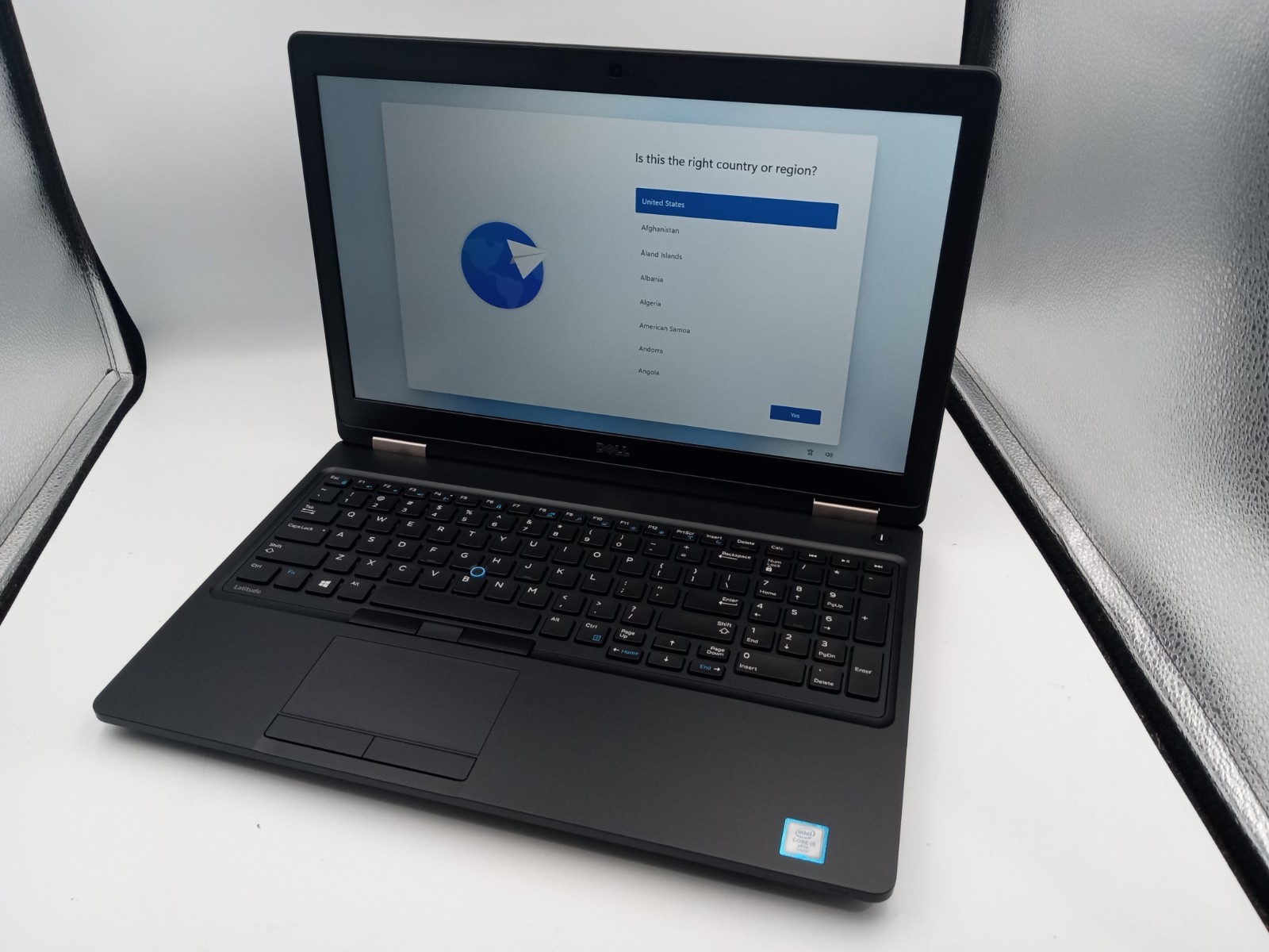 Dell Latitude 5580 15" Intel i5-6300U 4GB RAM 128GB SSD Win11 - READ DESC.-RR