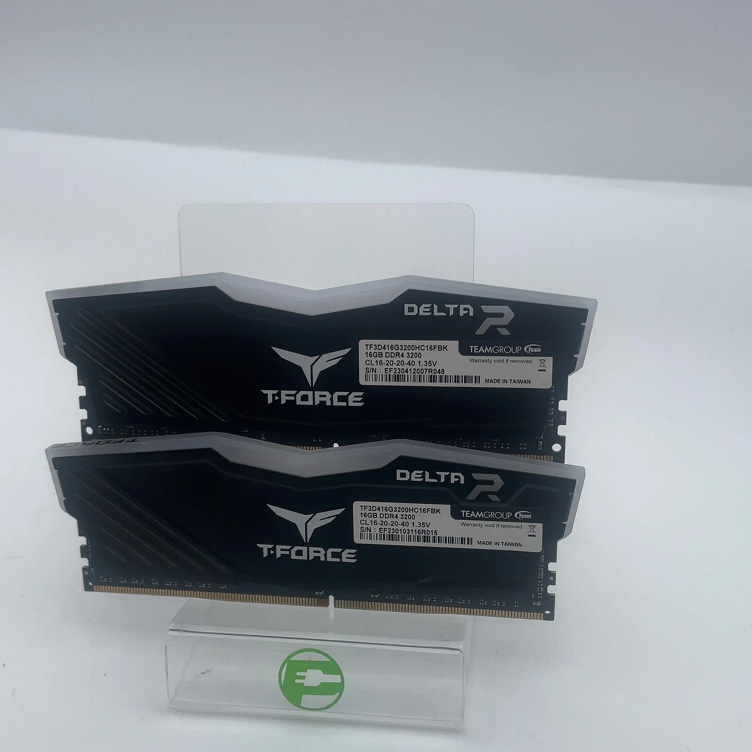 TeamGroup T-Force Delta RGB 32GB (2x16GB) RAM DDR4 3200MHz TF3D416G3200HC16FBK
