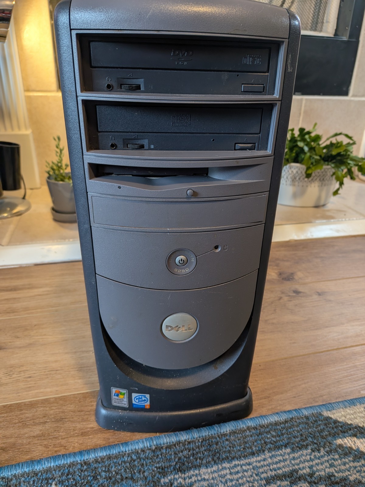 Vintage Dell Dimension 8250 | Pentium 4 2.4GHz | 512MB RDRAM | GeForce4 MX 420 |