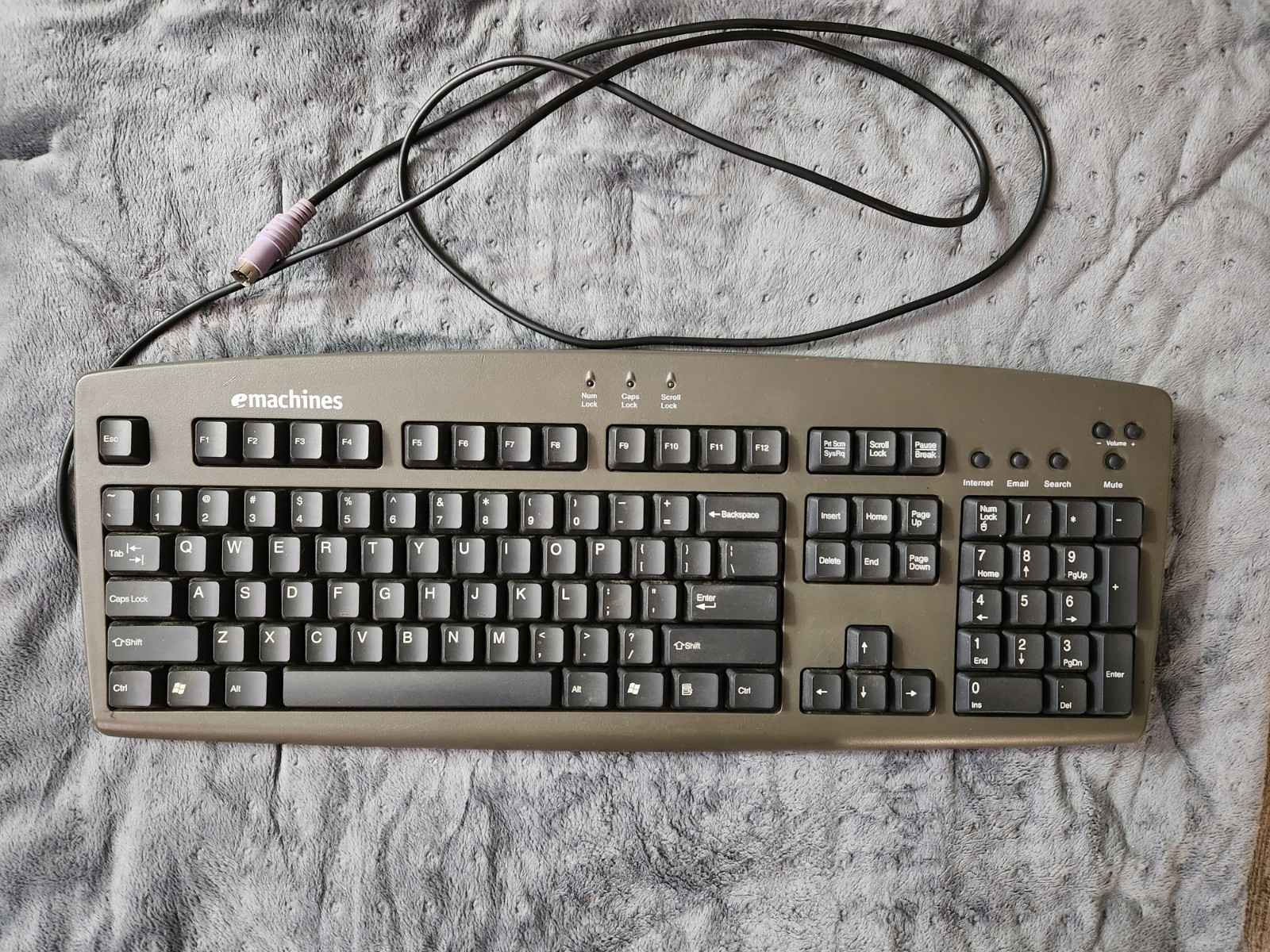 Vintage Emachines One Ps/2 Keyboard (5143)
