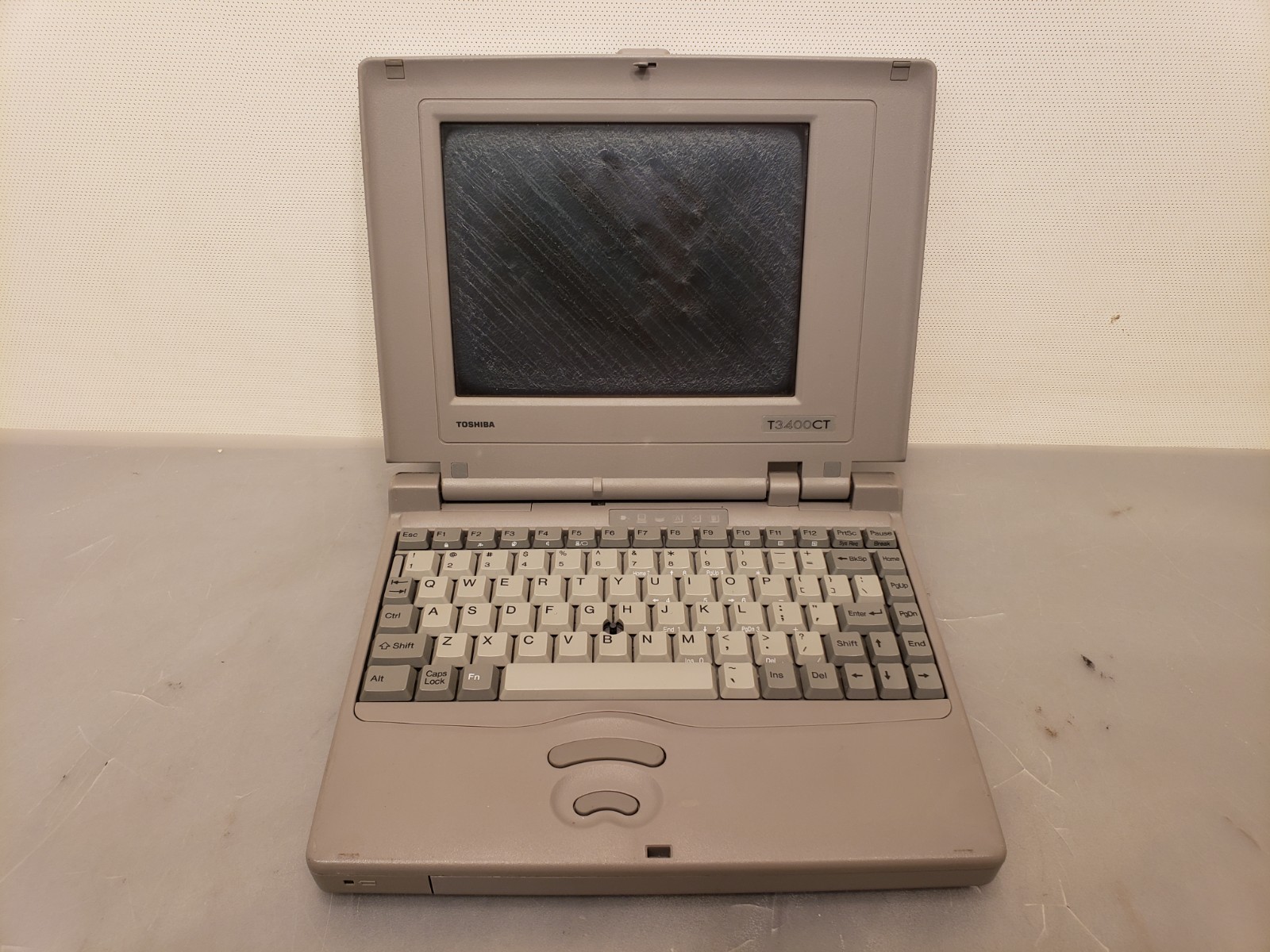 Vintage Toshiba T3400CT Mini Laptop 486SX-33, 4MB **NO POST, Bad Screen, AS-IS