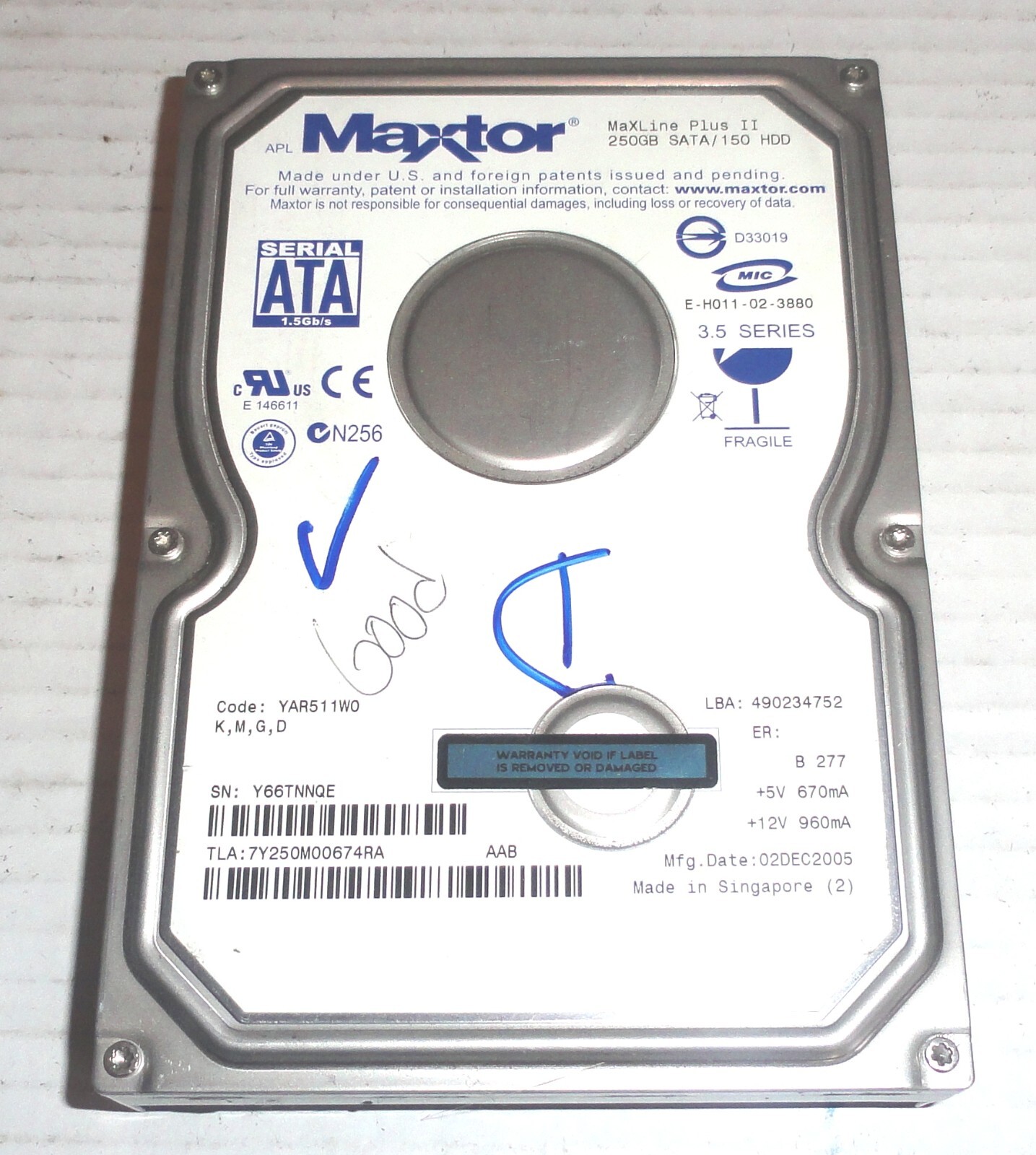 Maxtor 7Y250M0 250GB Hard Drive Code: YAR511W0 K,M,G,D NO PCB BOARD FOR PARTS