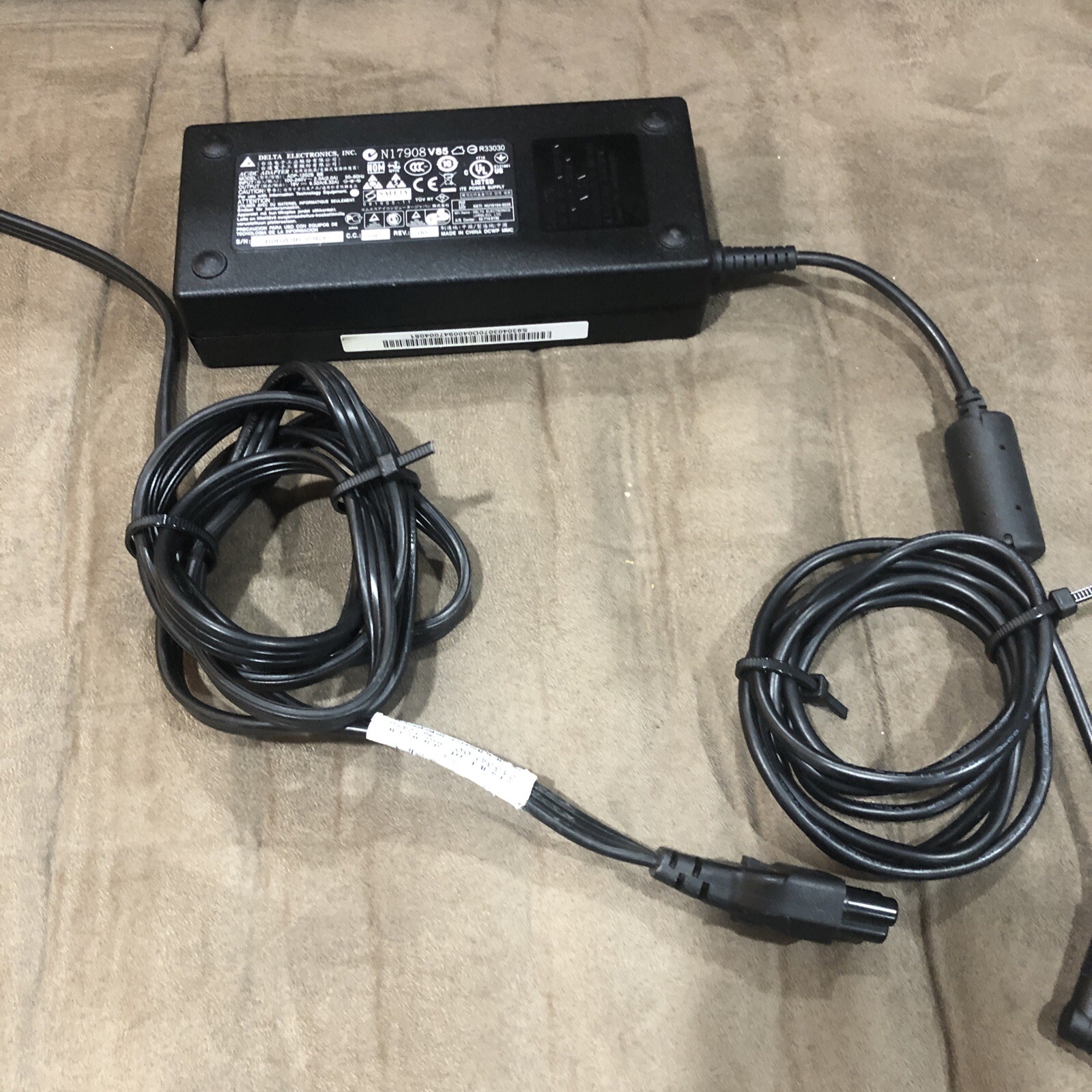 Delta for Lenovo Laptop AC Power Adapter ADP-120ZB BB 100-240V 2.0A 50-60hZ  19v