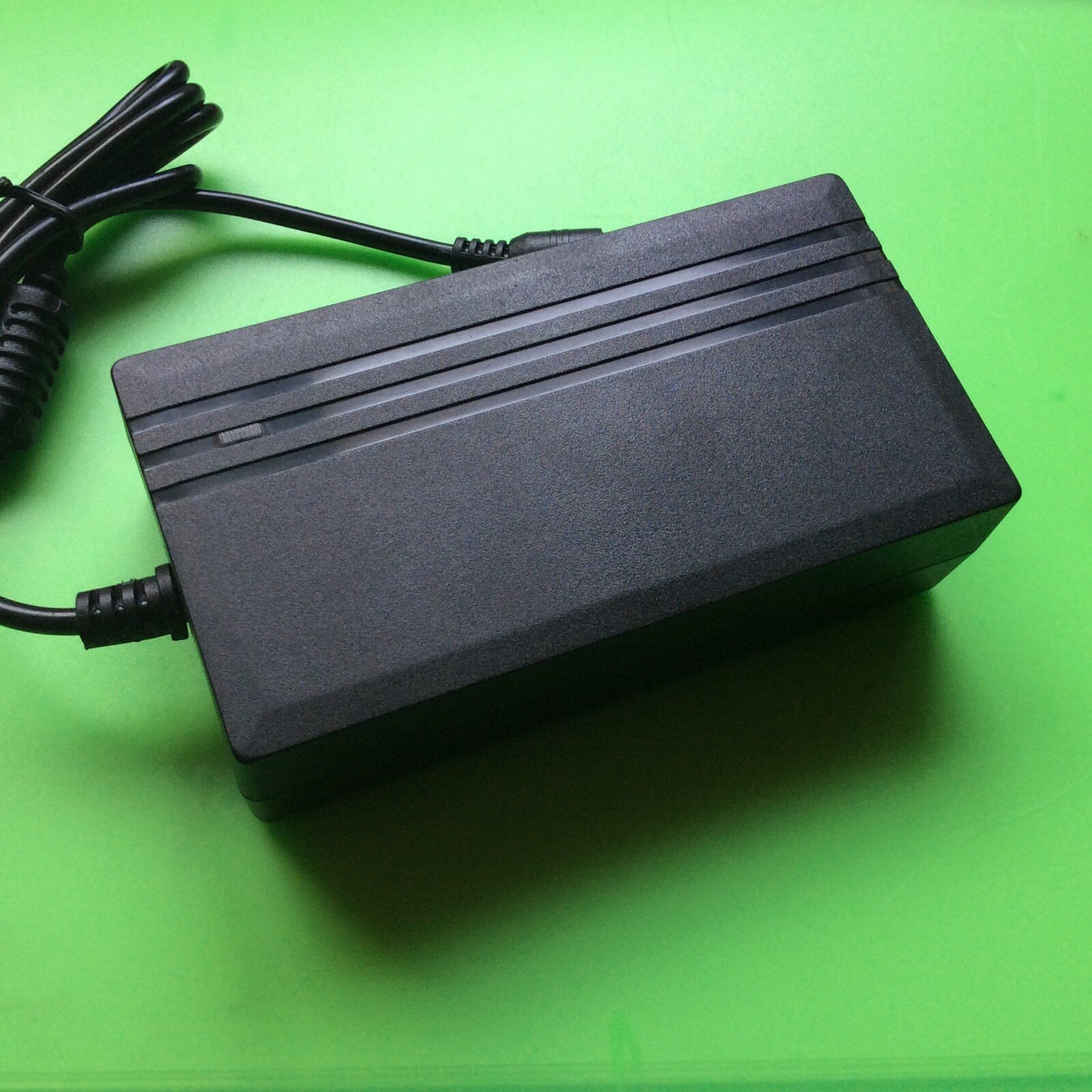 15V 2A AC ADAPTERE Power Supply 5521 5525 PULG 100-265V AC INPUT