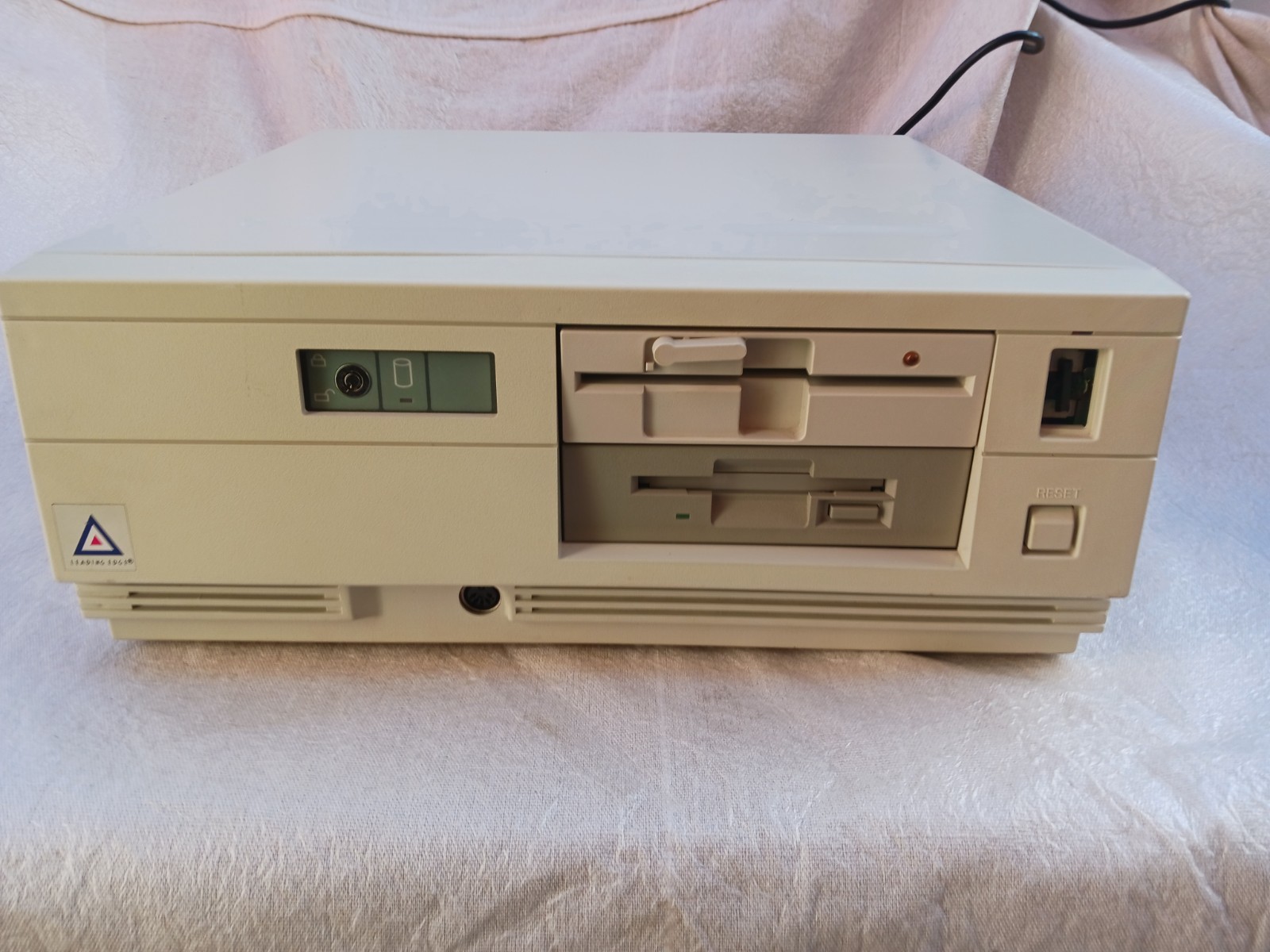 Vintage Leading Edge Model D3/SX Desktop Computer 386SX Retro Gaming PC PowersOn